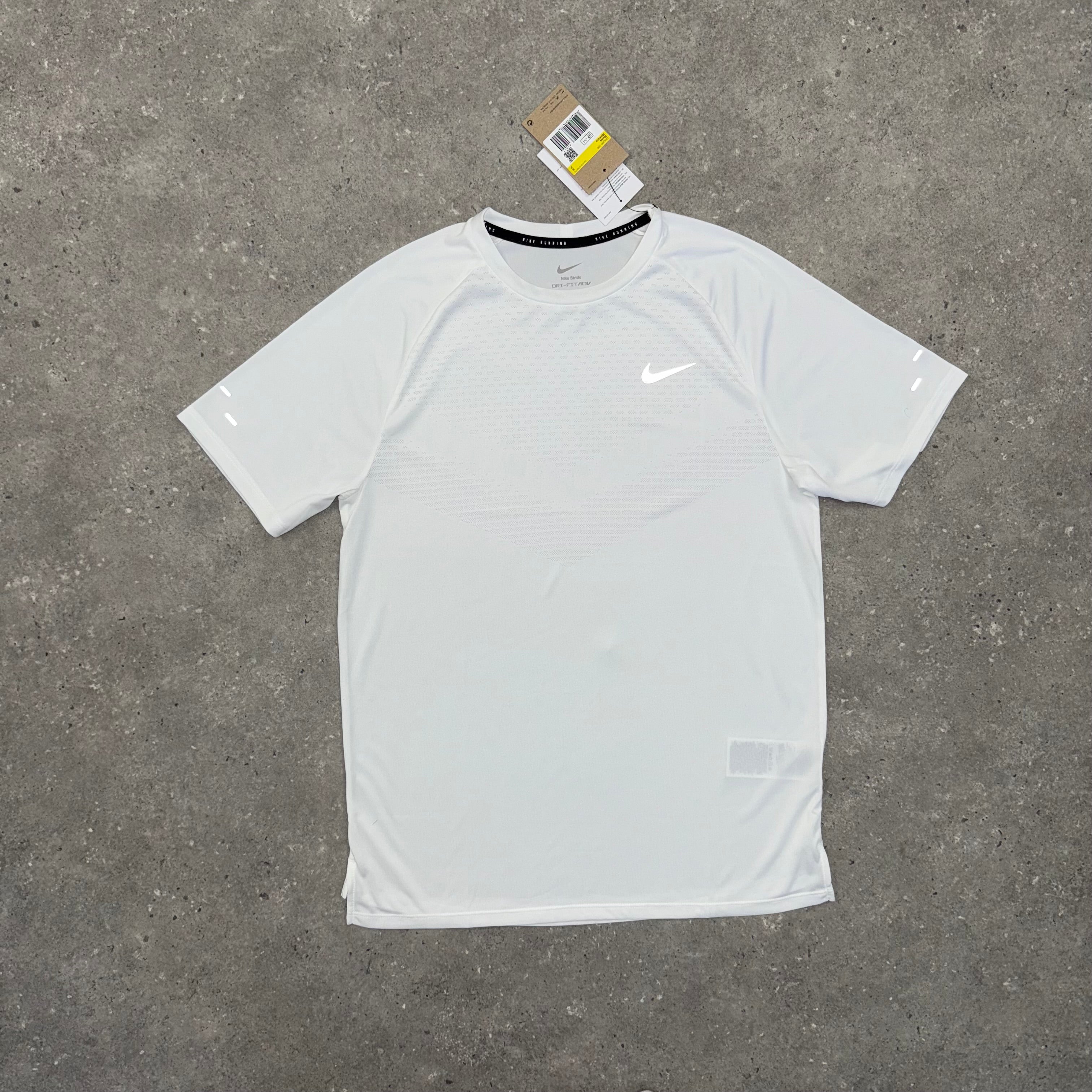 NIKE ADV STRIDE T-SHIRT - WHITE