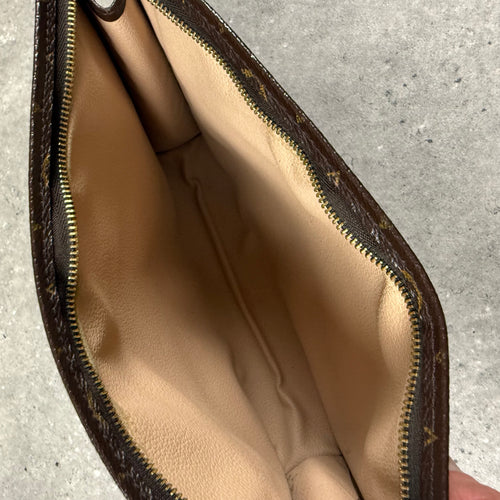 LOUIS VUITTON POCHETTE CLUTCH BAG