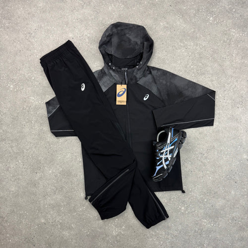 ASICS REFLECTIVE WINDRUNNER JACKET & WOVEN PANT SET - BLACK