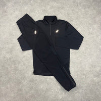 ASICS PERFORMANCE 1/4 ZIP TOP & CORE WOVEN PANT SET - BLACK