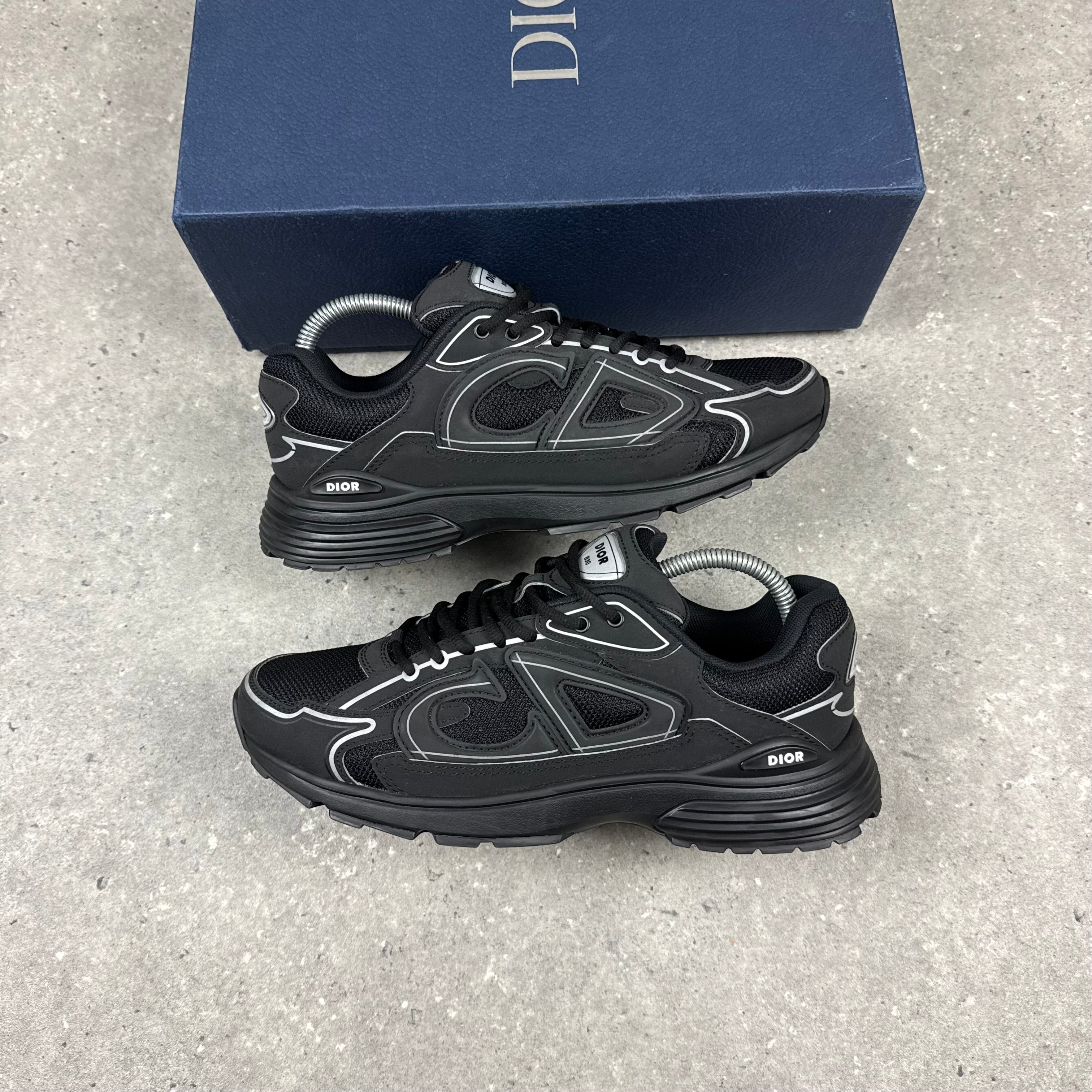 DIOR B30 BLACK (EU 41 / UK 7)