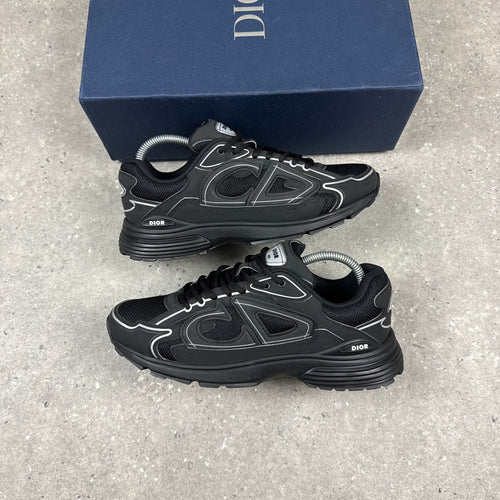 DIOR B30 BLACK (EU 41 / UK 7)