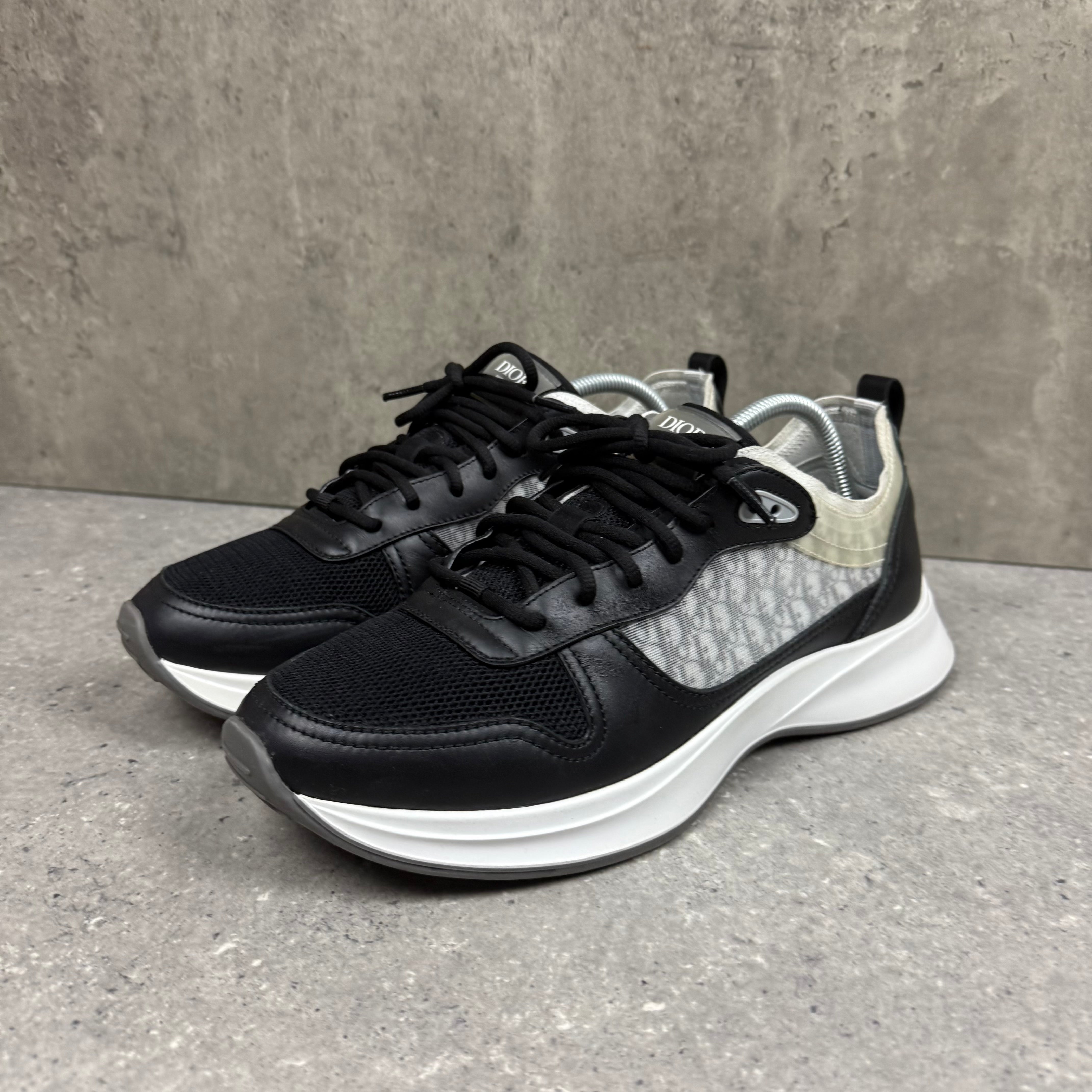 DIOR B25 BLACK/WHITE - (EU 43.5 / UK 9.5)