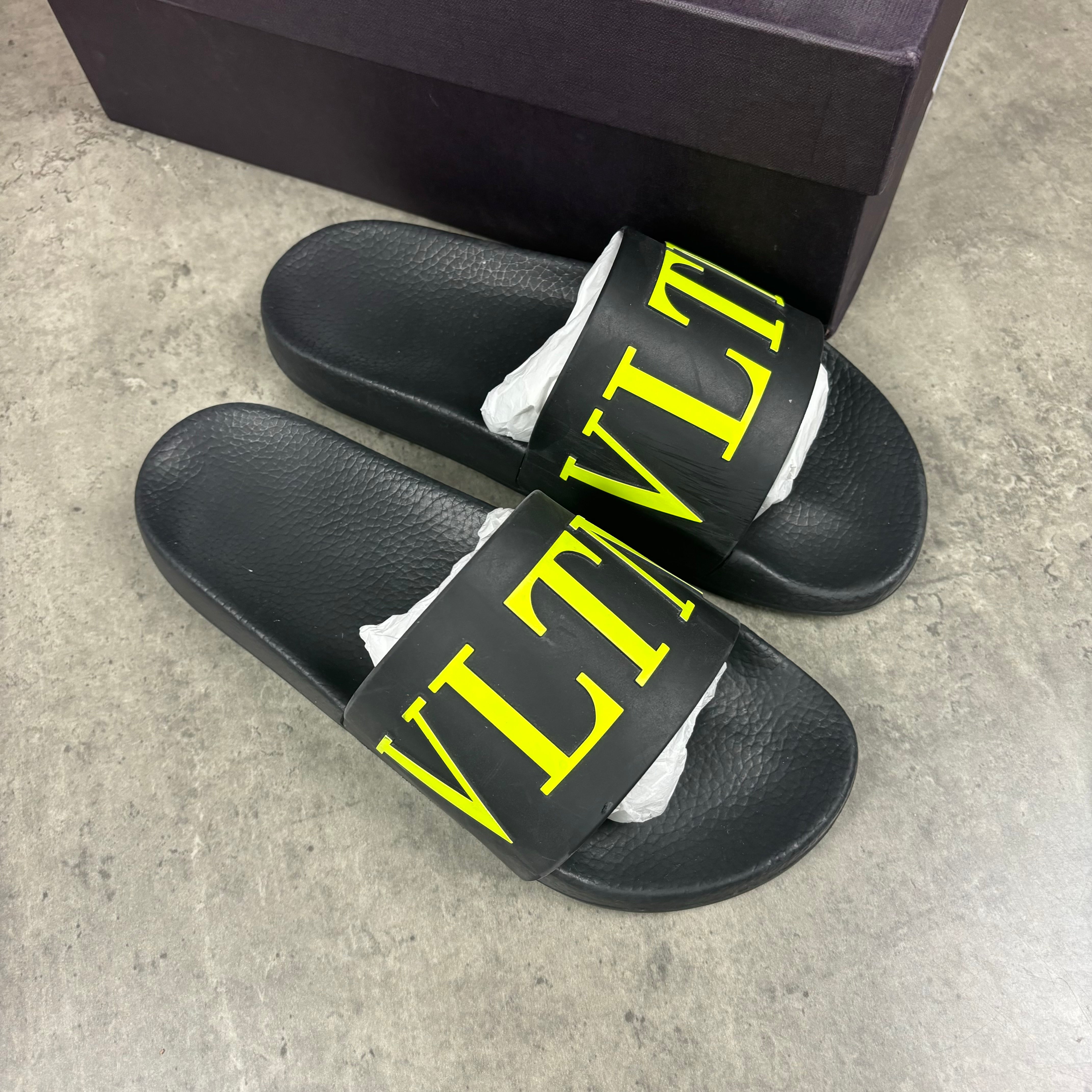VALENTINO SLIDERS - (EU 41 / UK 7)