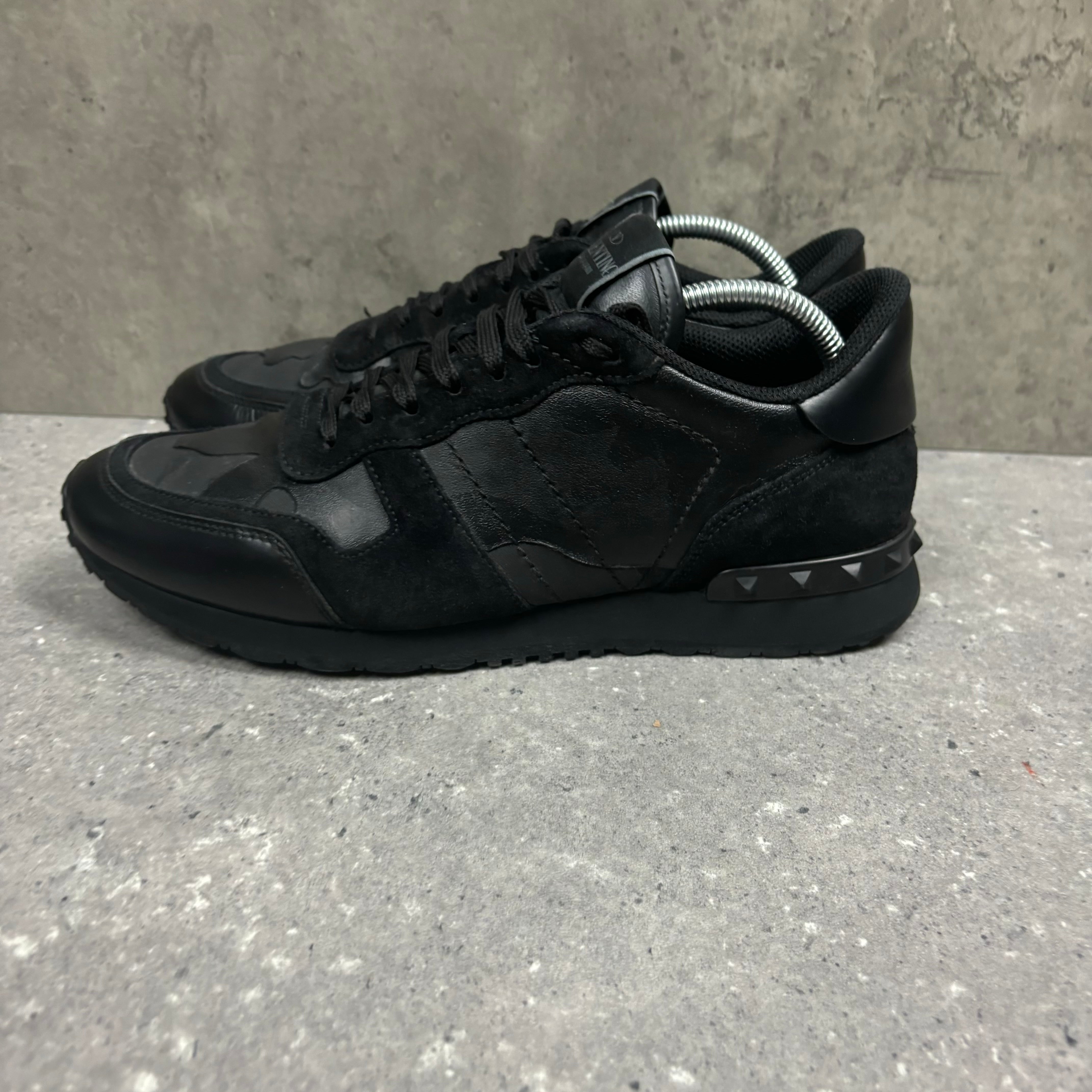 VALENTINO ROCKRUNNER BLACK - (EU42.5 / UK8.5)