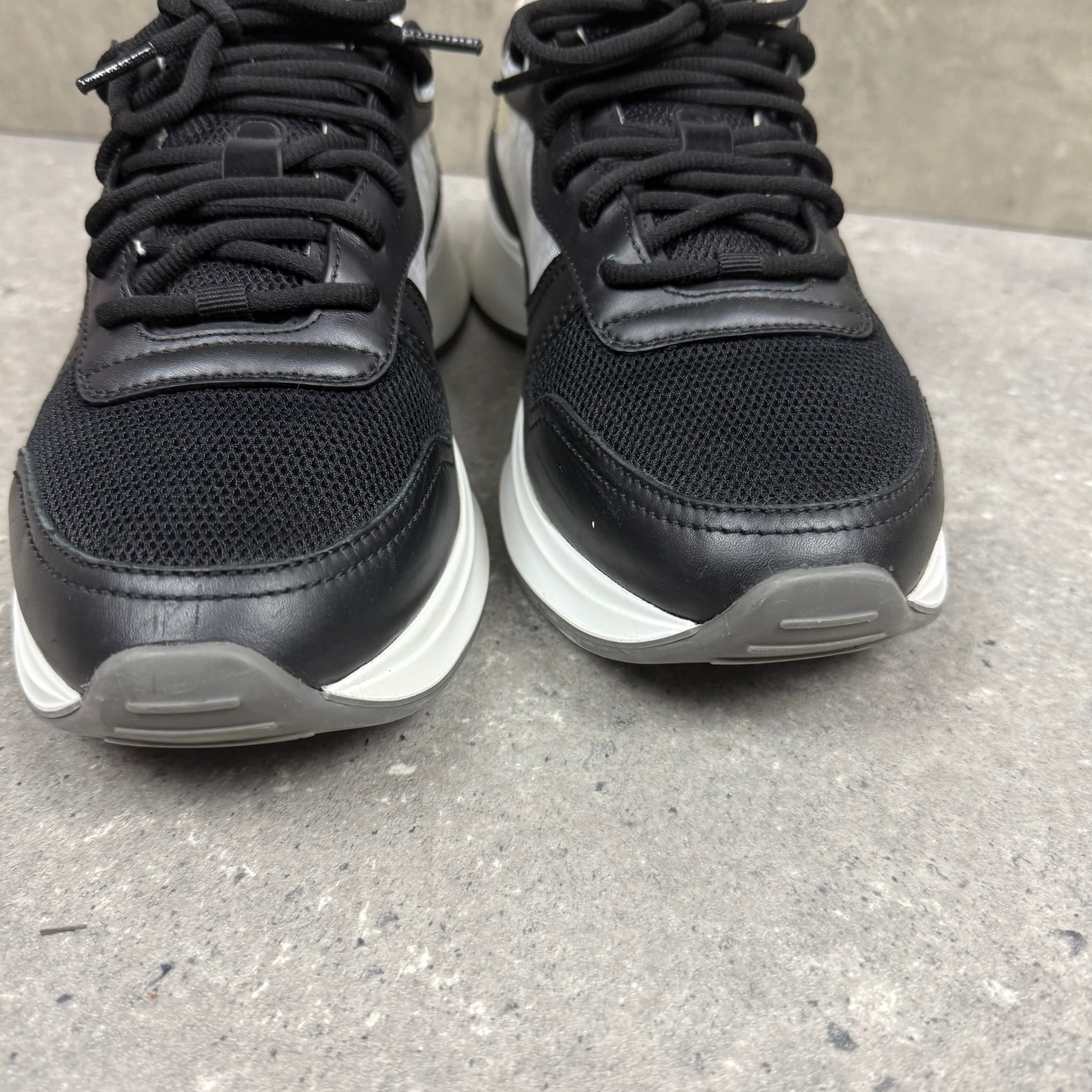 DIOR B25 BLACK/WHITE - (EU 43.5 / UK 9.5)