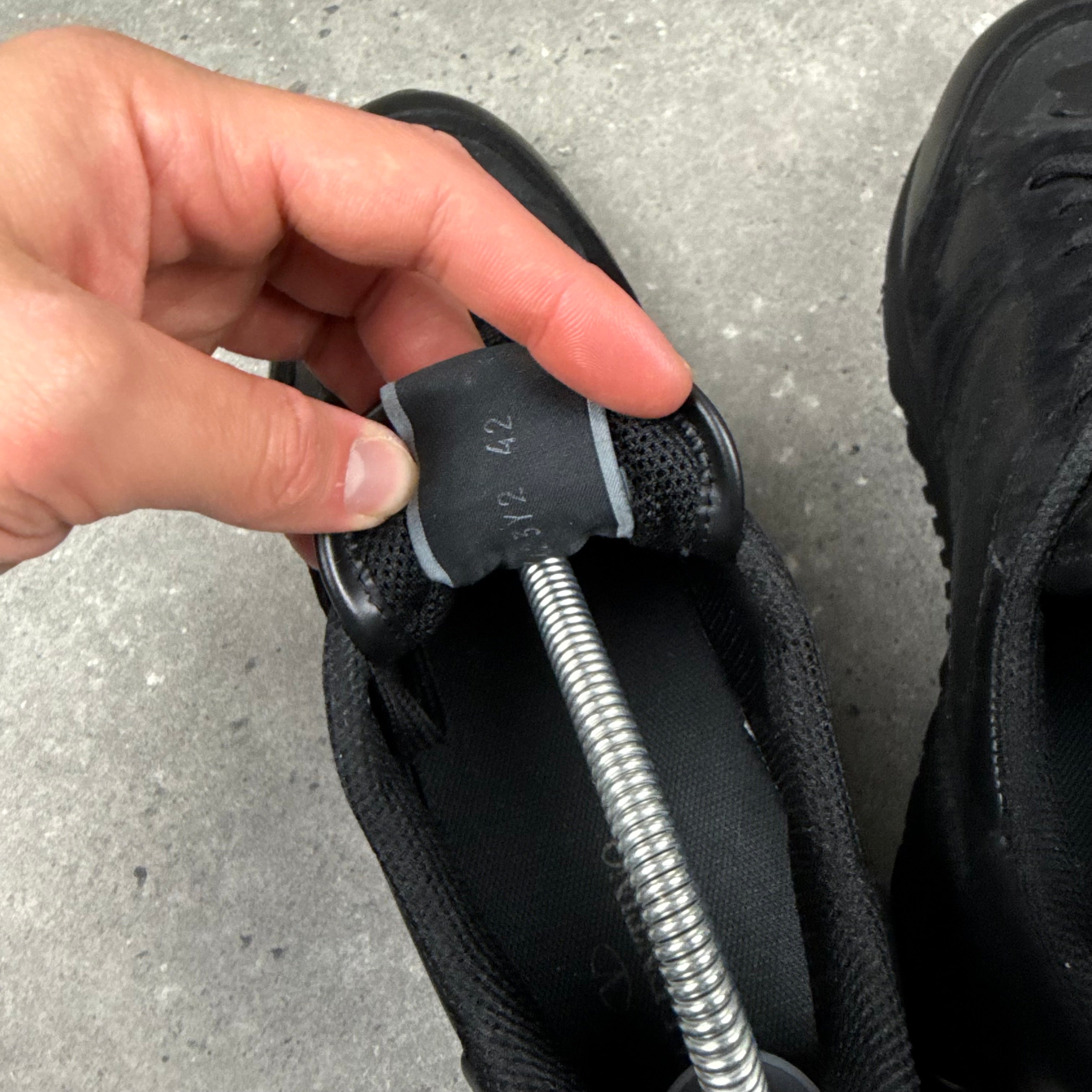 VALENTINO ROCKRUNNER BLACK - (EU42 / UK8)