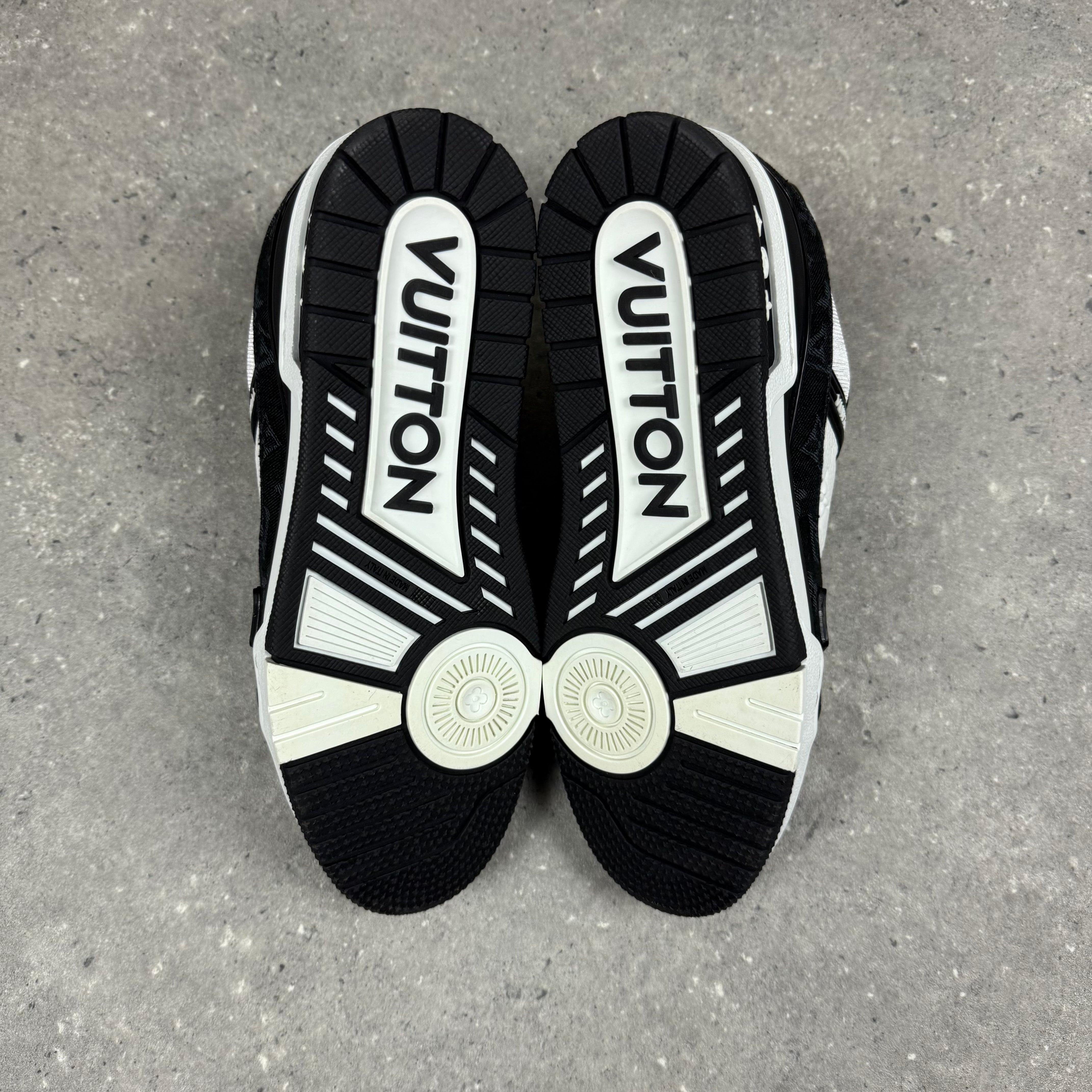 LOUIS VUITTON BLACK DENIMS - EU 42.5 (FITS UK 9.5)