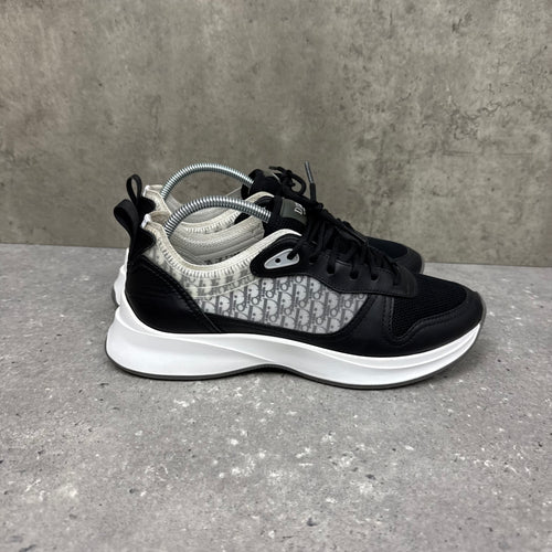 DIOR B25 BLACK/WHITE - (EU41 / UK7)