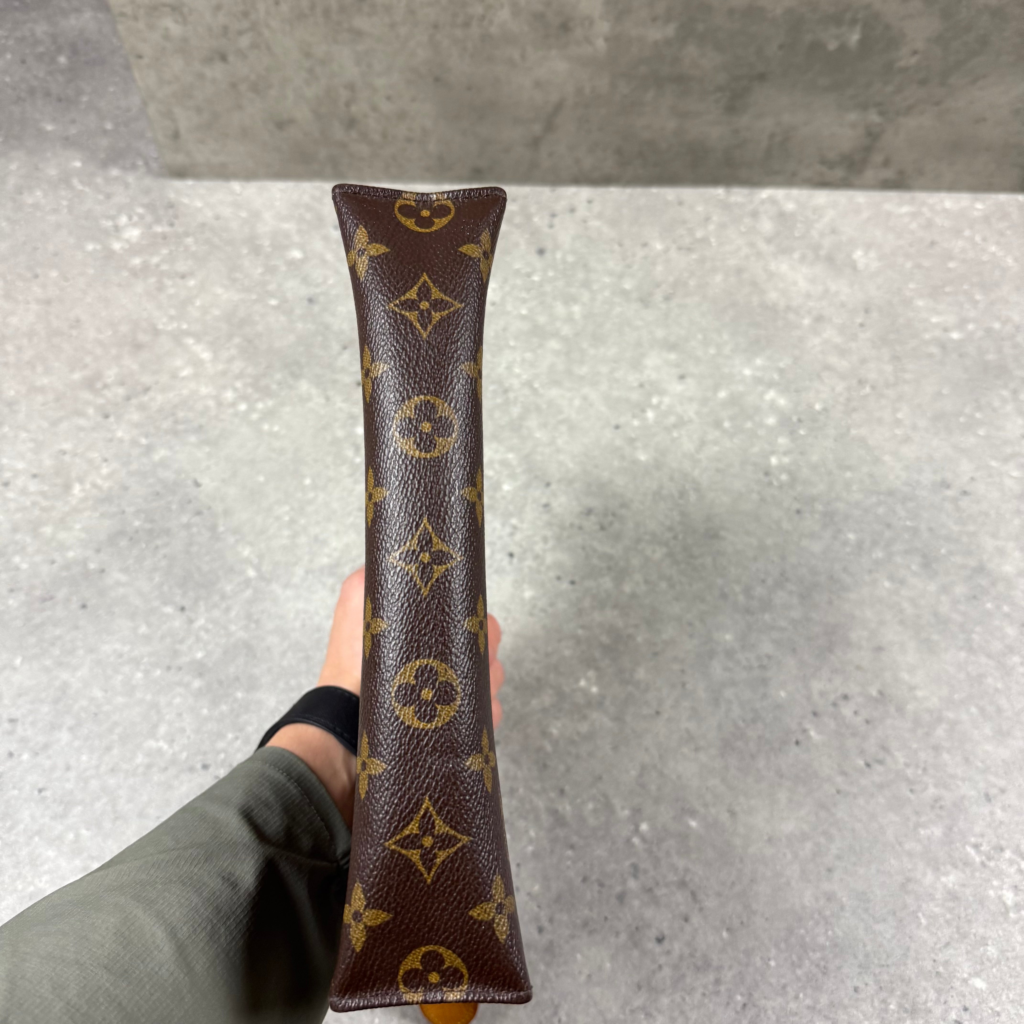 LOUIS VUITTON POCHETTE CLUTCH BAG