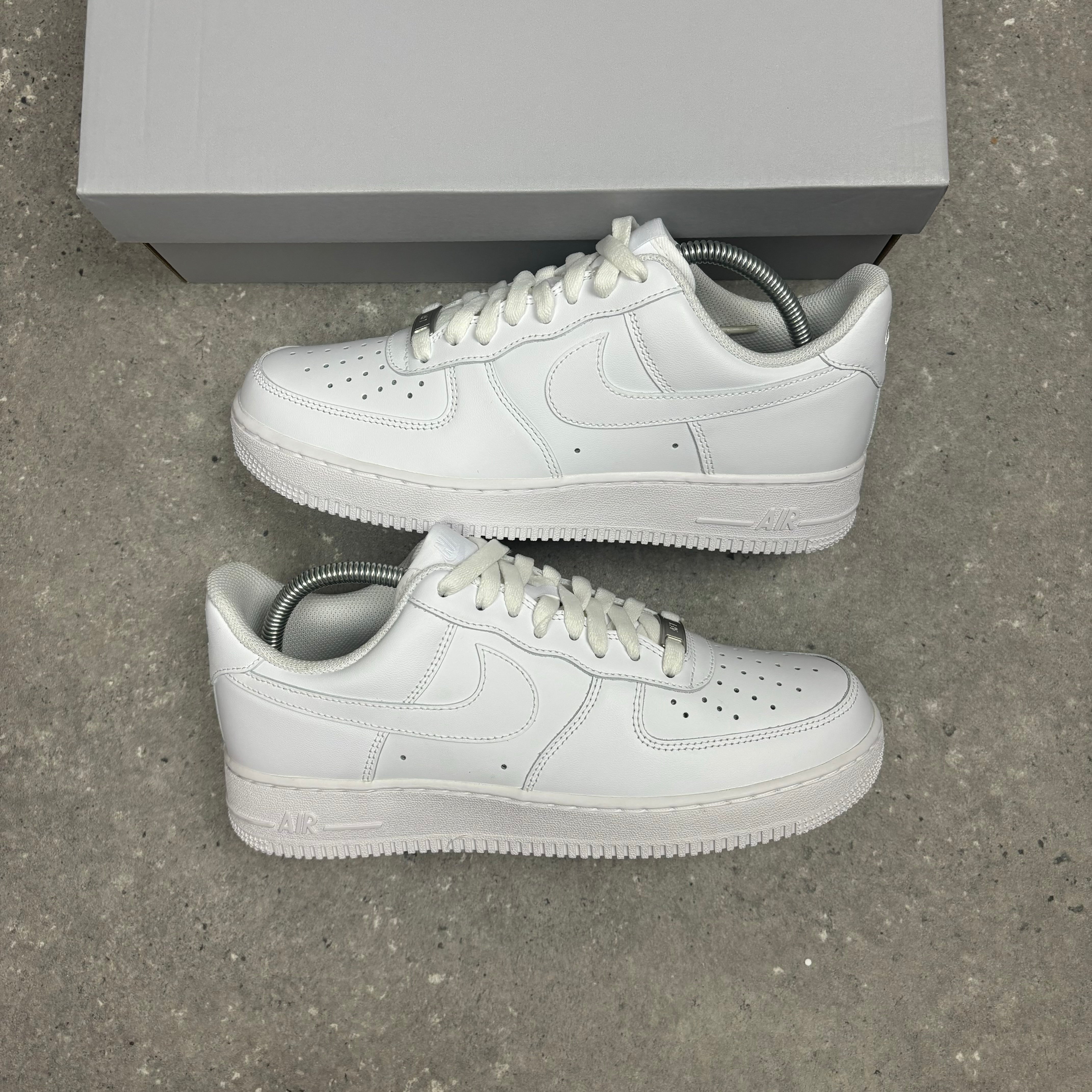 NIKE AIR FORCE 1 - WHITE
