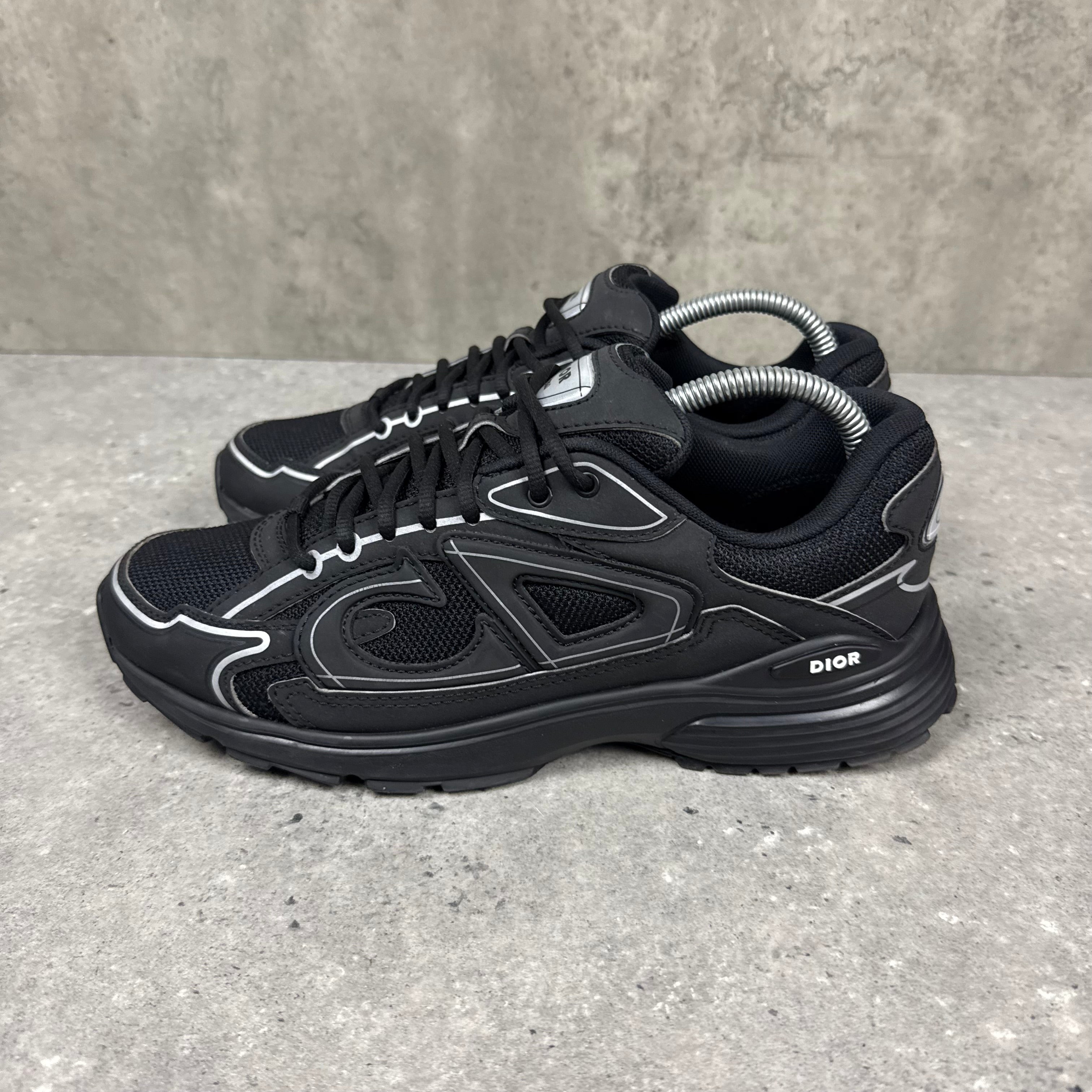 DIOR B30 BLACK (EU 41 / UK 7)