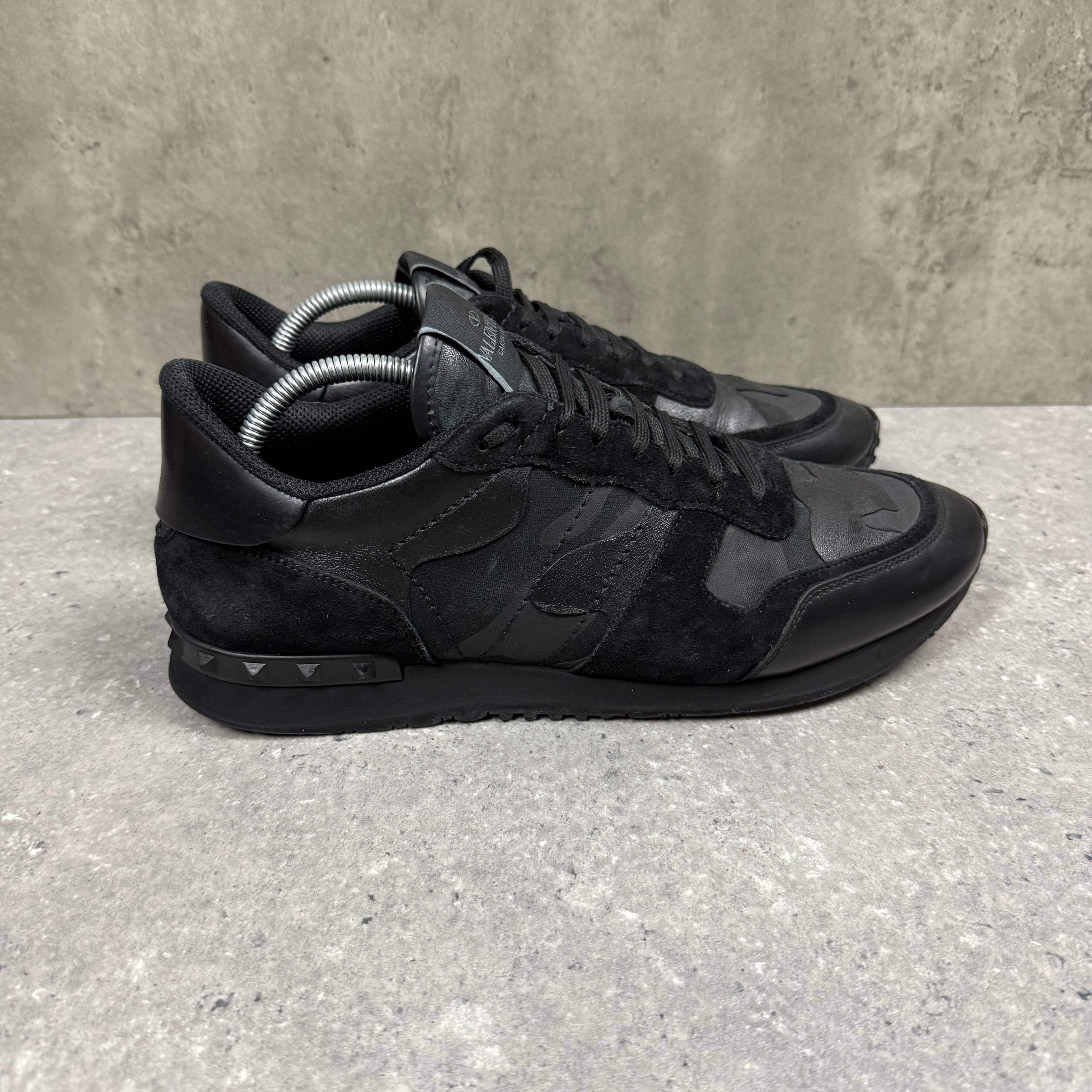 VALENTINO ROCKRUNNER BLACK - (EU44 / UK10)