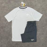 NIKE ADV STRIDE T-SHIRT & CHALLENGER SHORT SET - WHITE / GREY