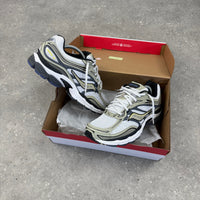 SAUCONY OMNI PRO GRID 9 - WHITE / GOLD