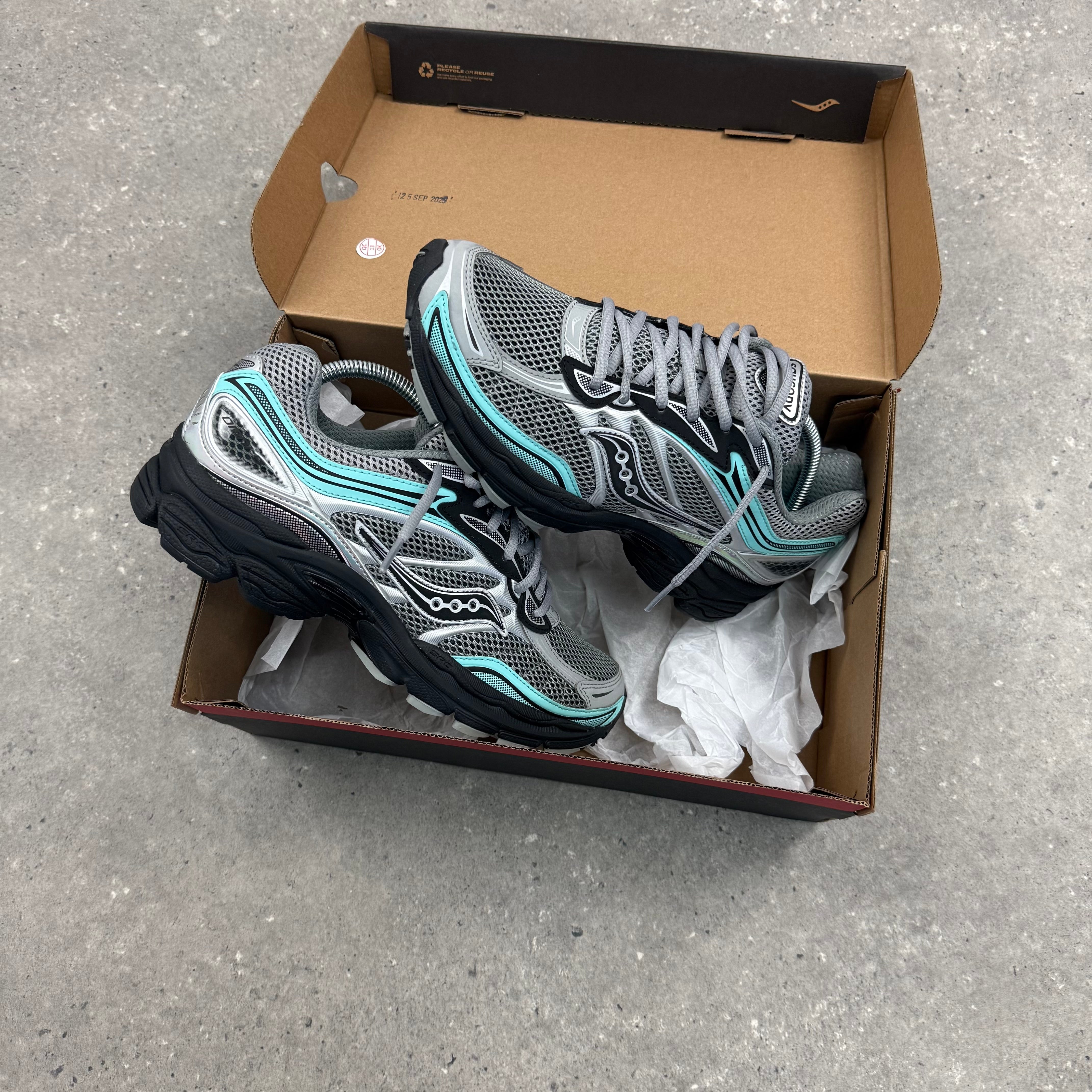 SAUCONY OMNI PRO GRID 9 - FOSSIL / SPLASH