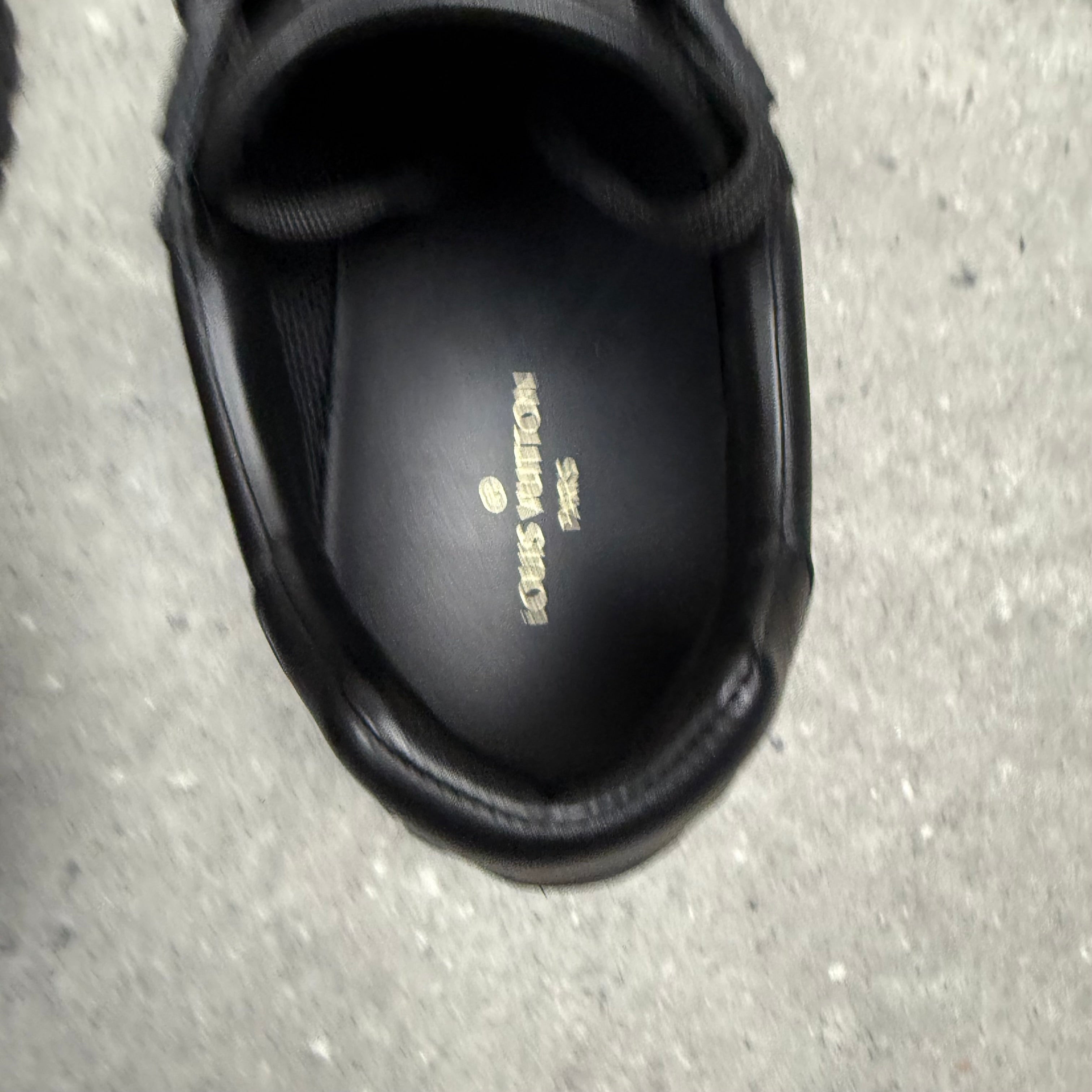 LOUIS VUITTON RUNAWAYS BLACK - EU41 (FITS UK 8)