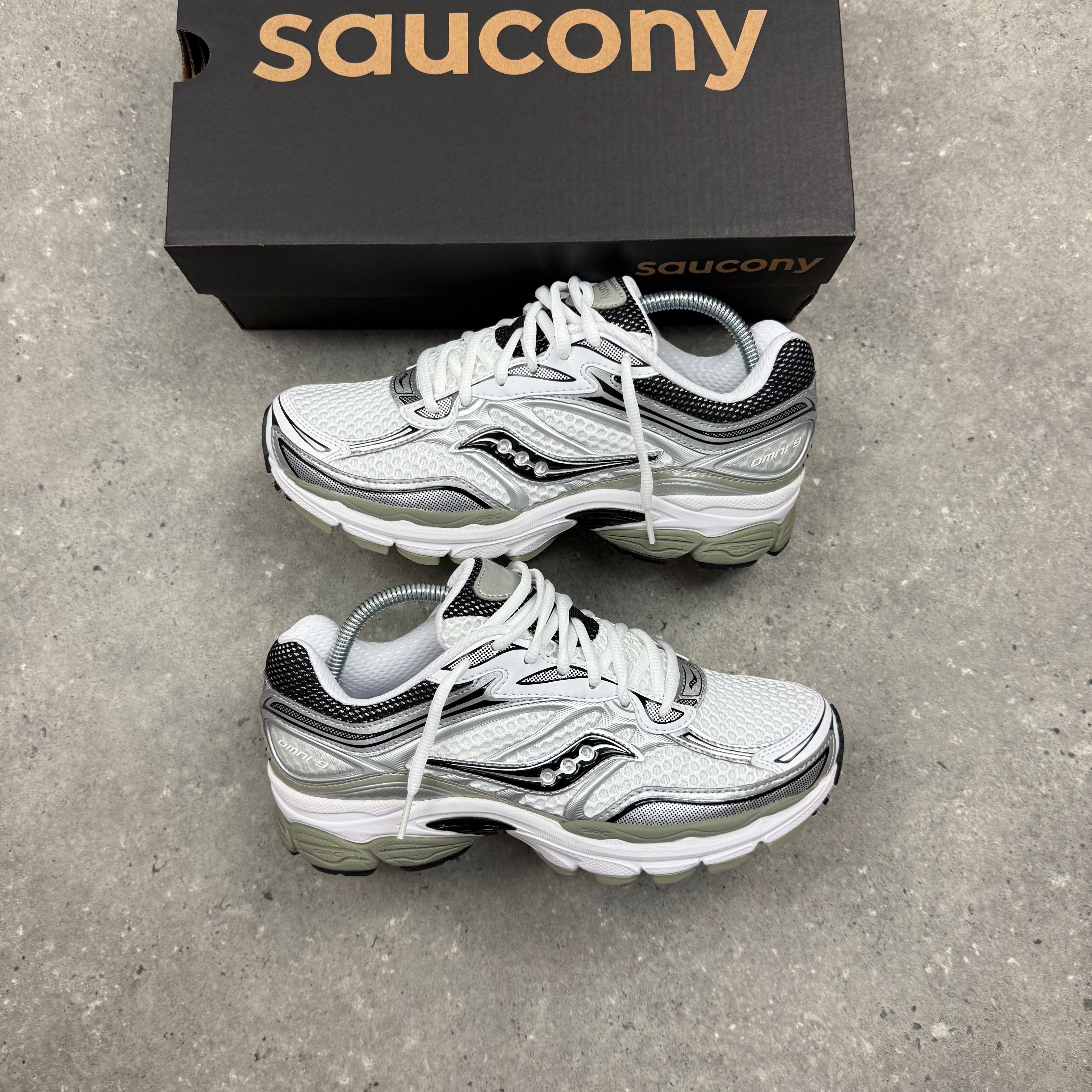 SAUCONY OMNI PRO GRID 9 - WHITE SAGE