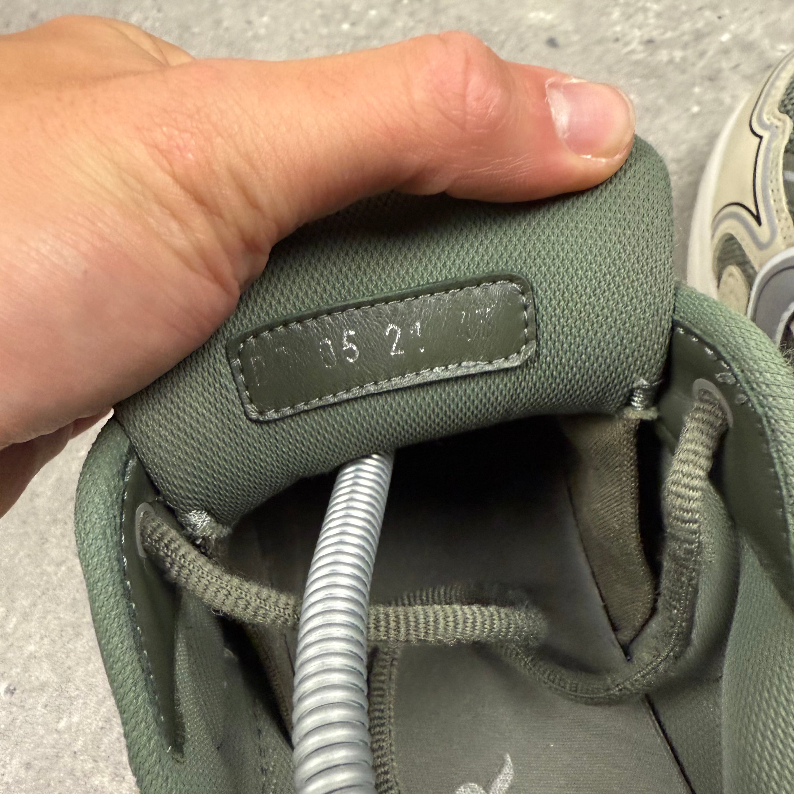 DIOR B30 OLIVE BEIGE -  (EU43 / UK9)