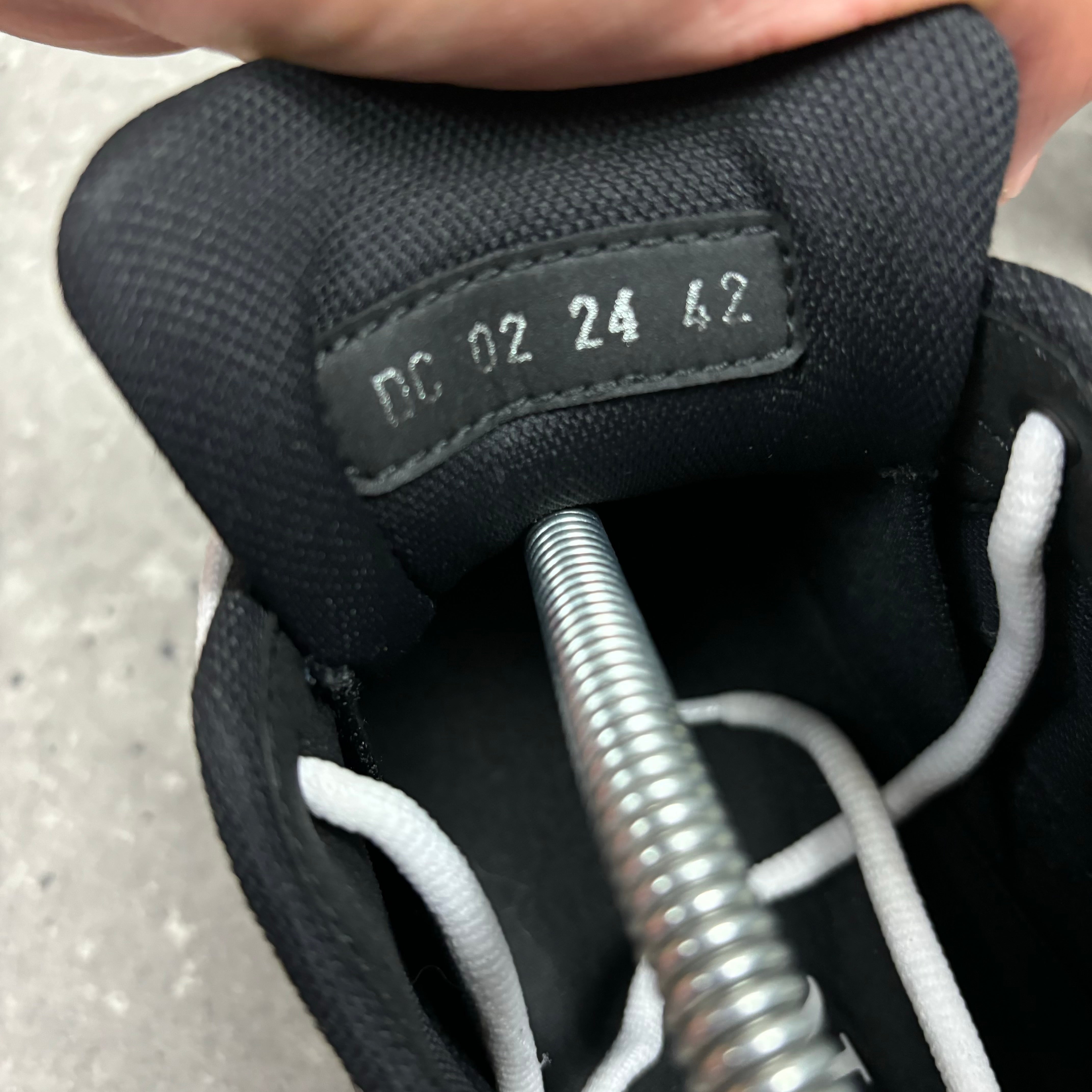 DIOR B30 GREY/BLACK - (EU 42 / UK 8)