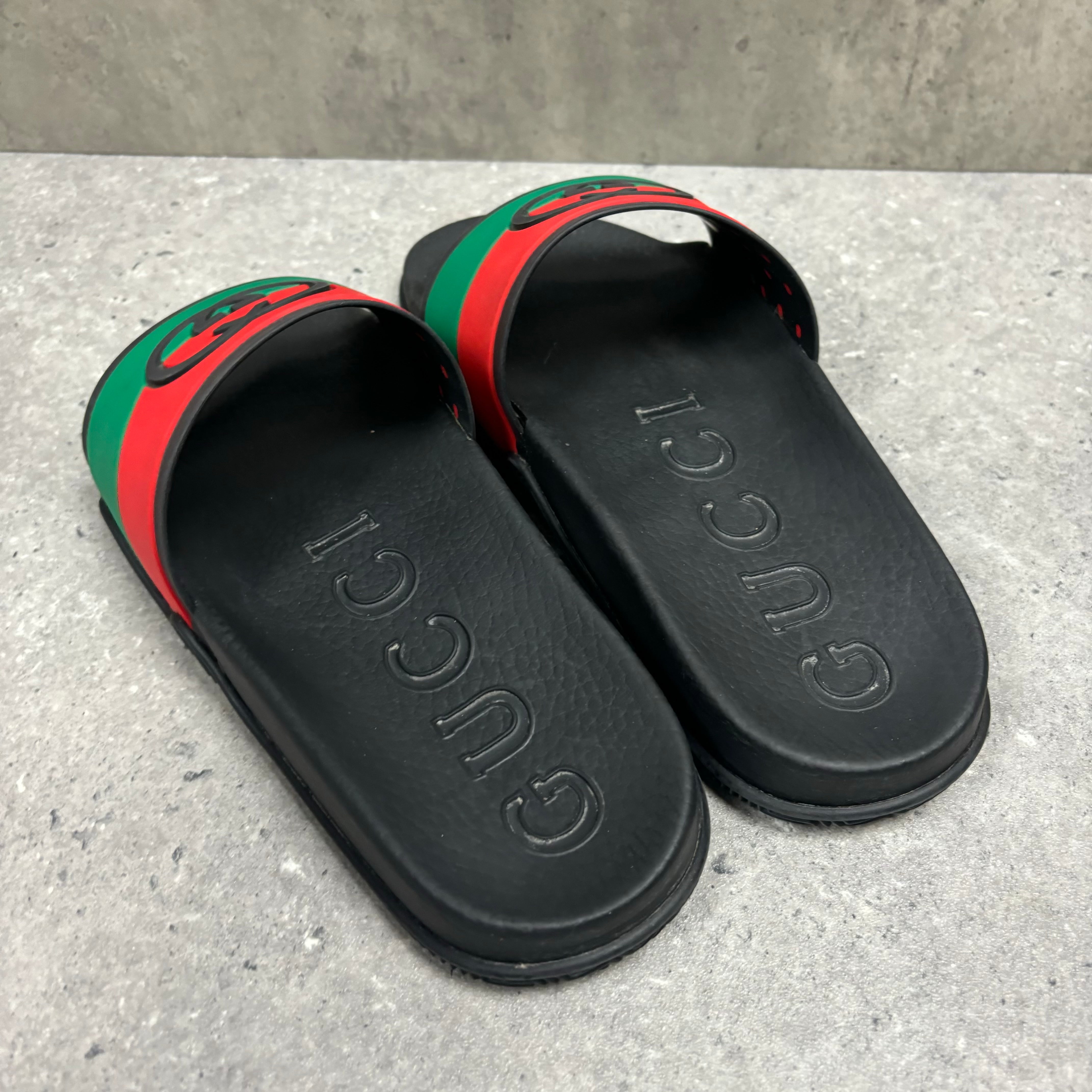 GUCCI SLIDERS - (EU41 / UK7)
