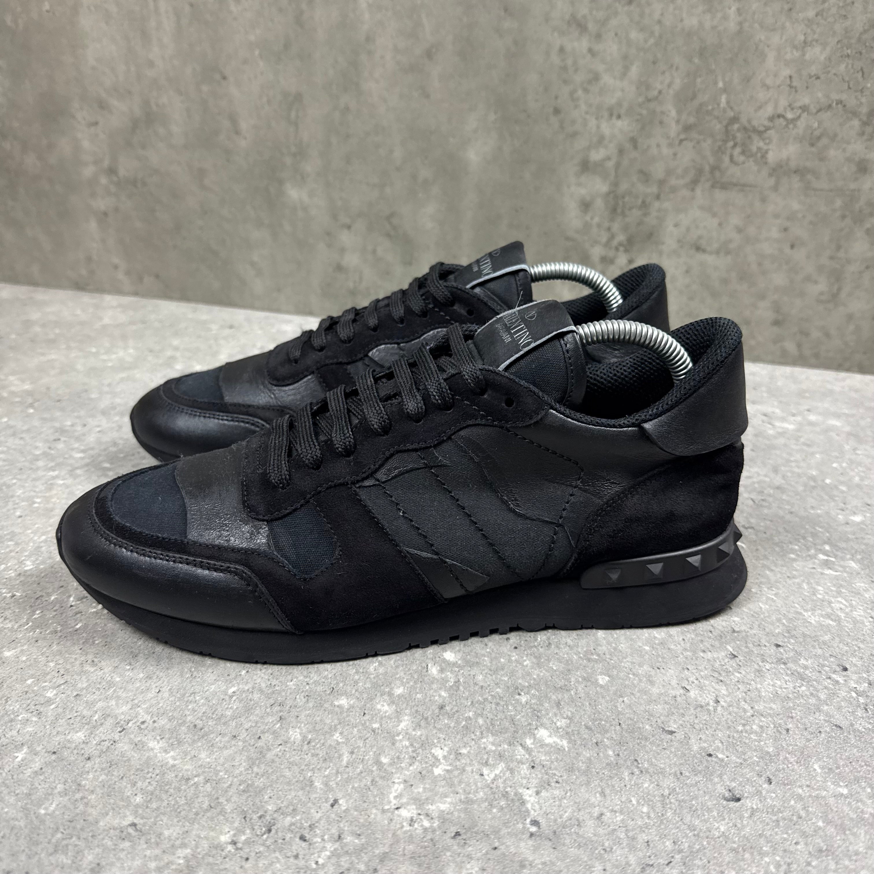 VALENTINO ROCKRUNNER BLACK - (EU42 / UK8)