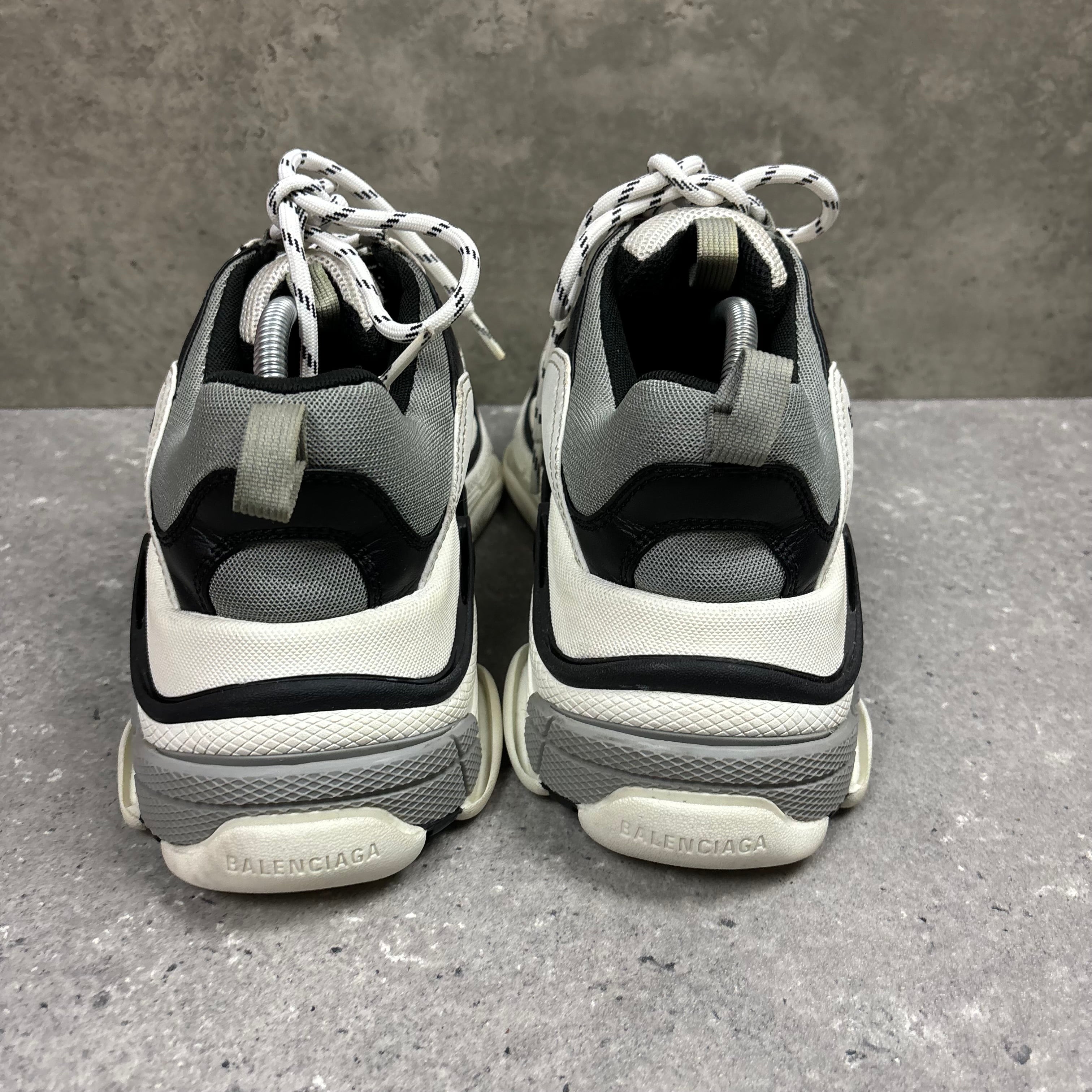 BALENCIAGA TRIPLE S - (EU43 / UK9)
