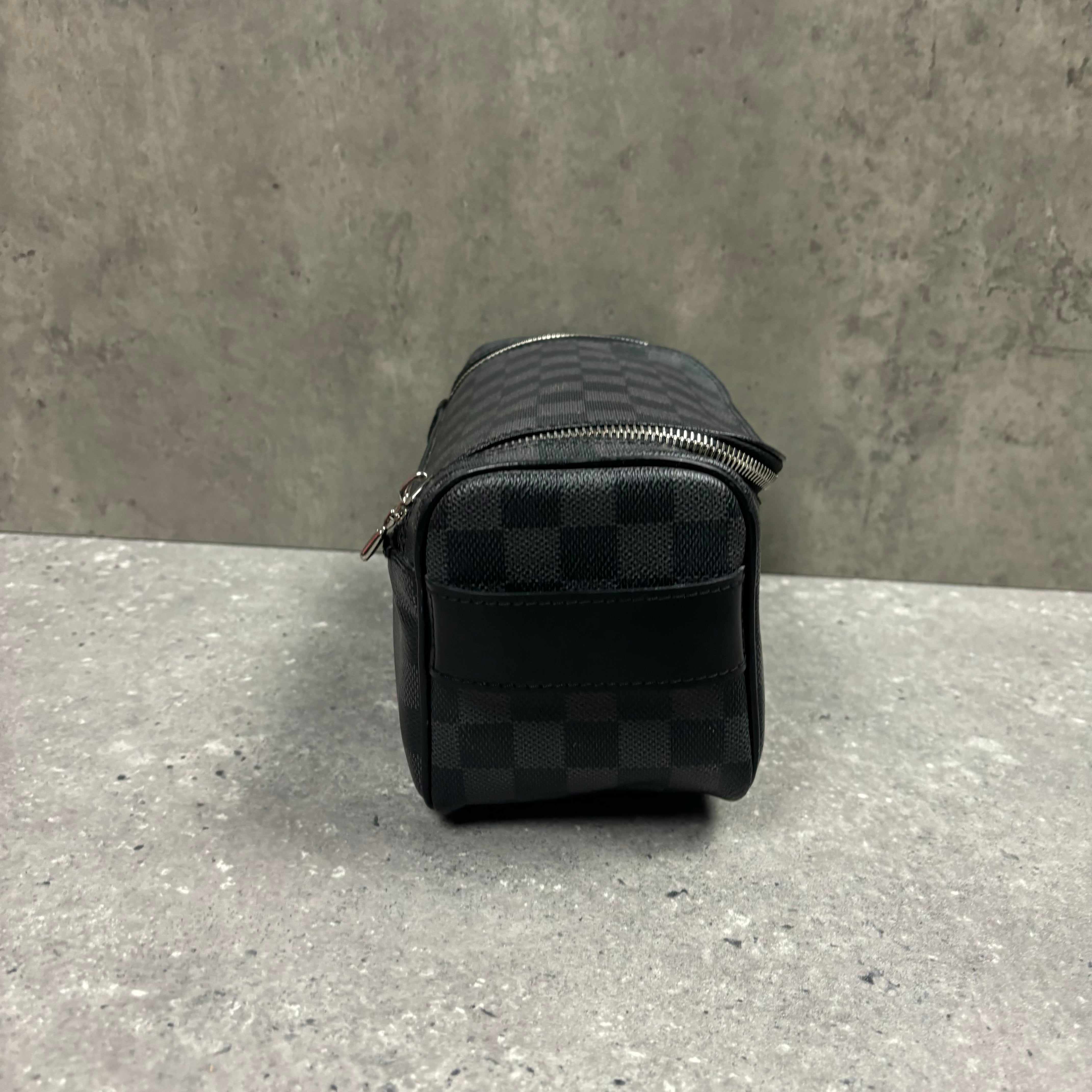 LOUIS VUITTON DAMIER WASH BAG