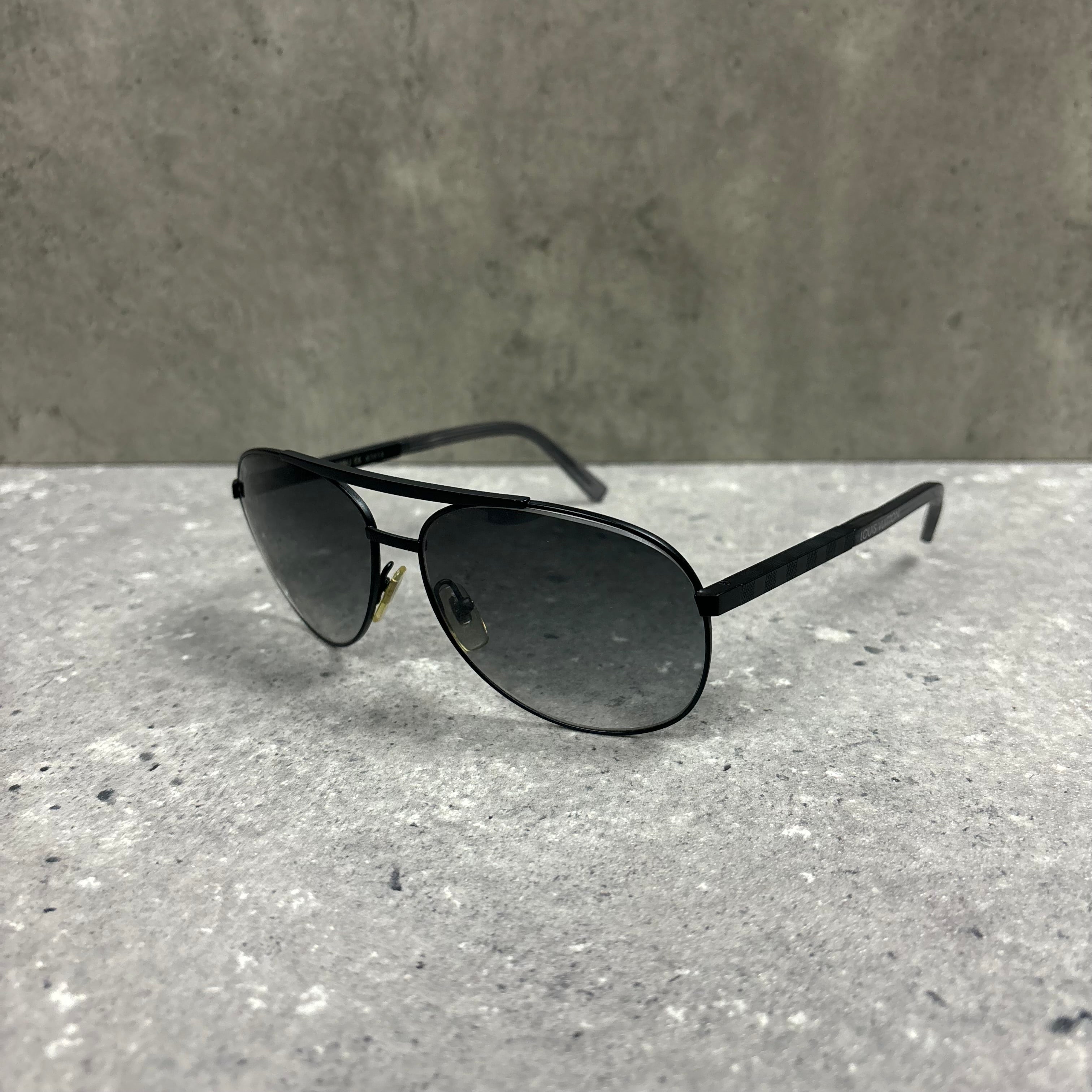 LOUIS VUITTON PILOTE SUNGLASSES - BLACK