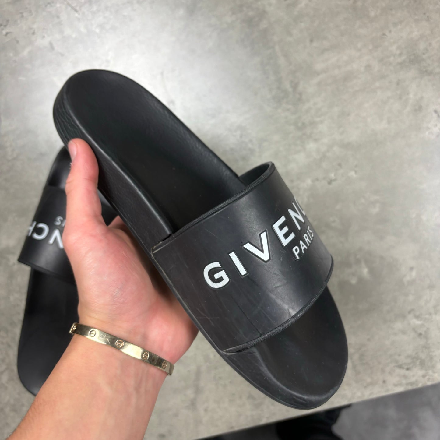 GIVENCHY SLIDERS (FITS 7/8)