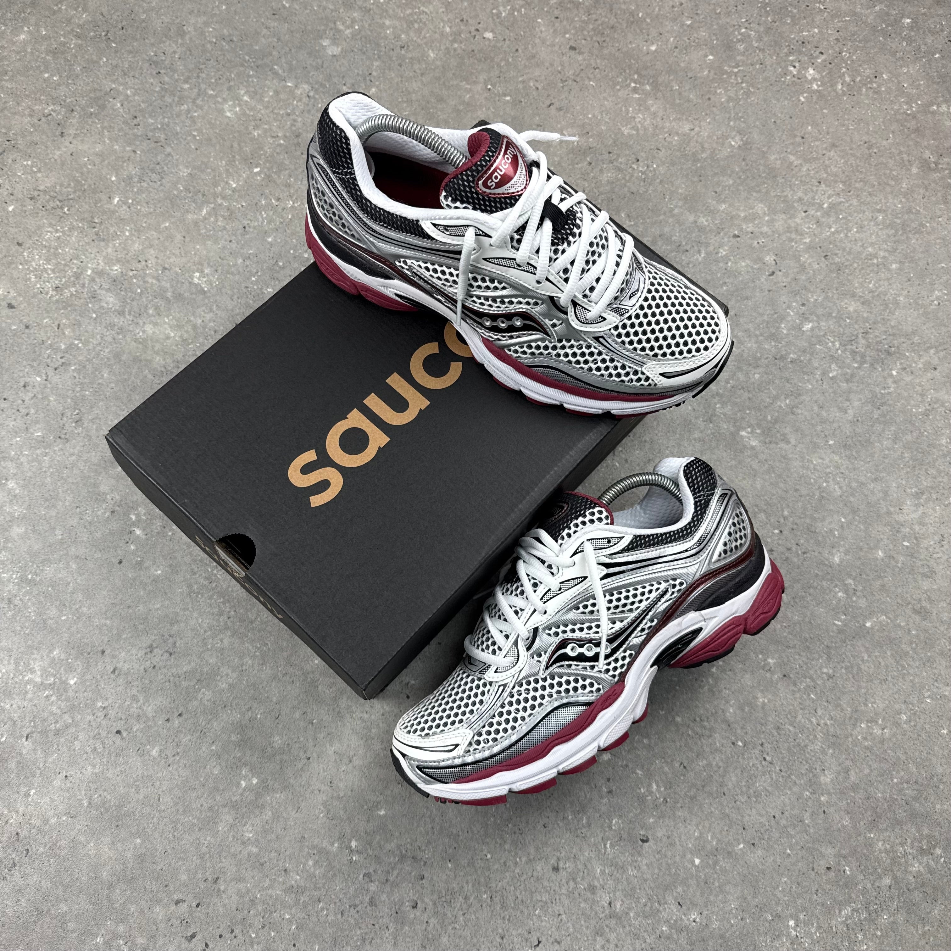 SAUCONY OMNI PRO GRID 9 - SILVER/DARK RED