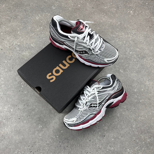 SAUCONY OMNI PRO GRID 9 - SILVER/DARK RED