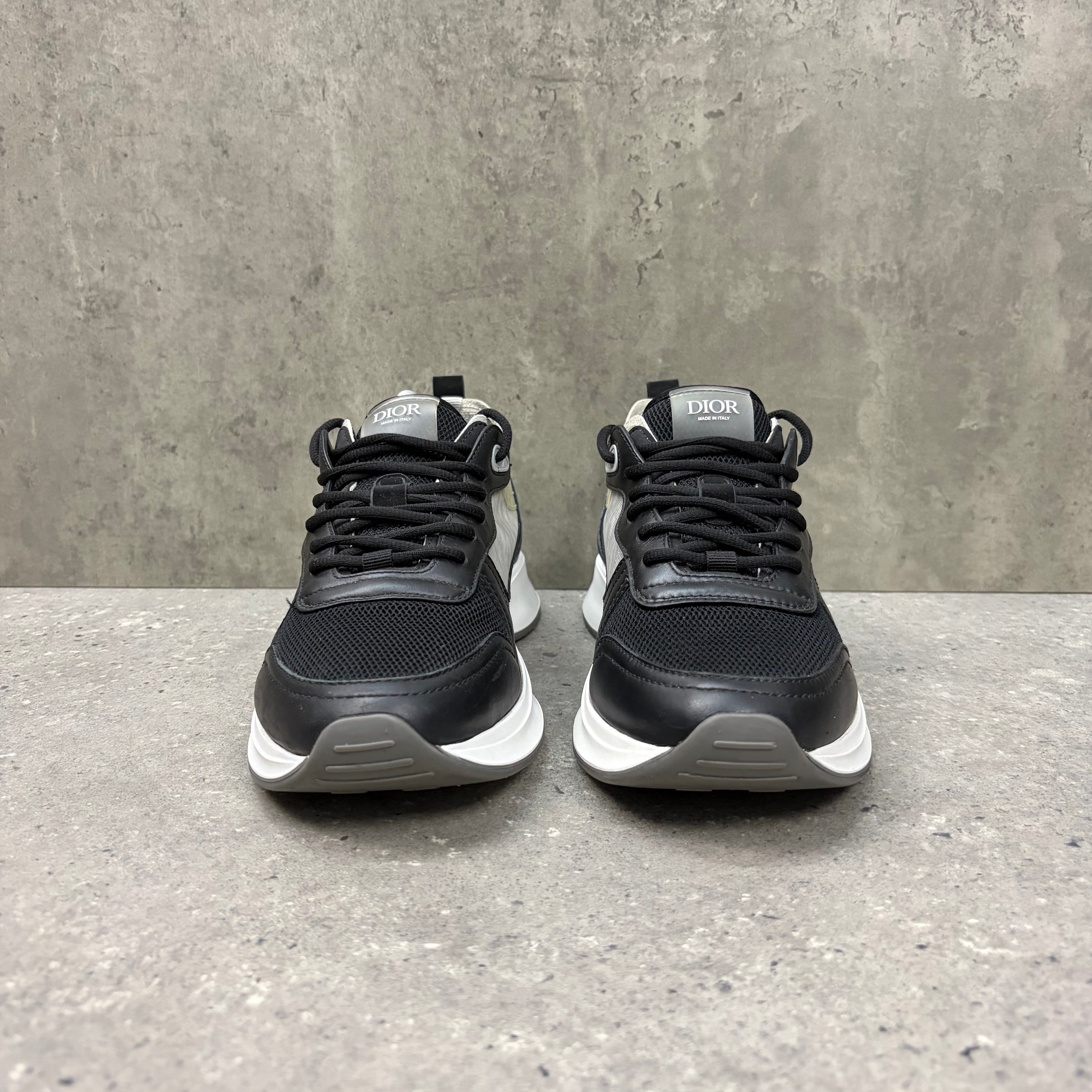 DIOR B25 BLACK/WHITE - (EU41 / UK7)