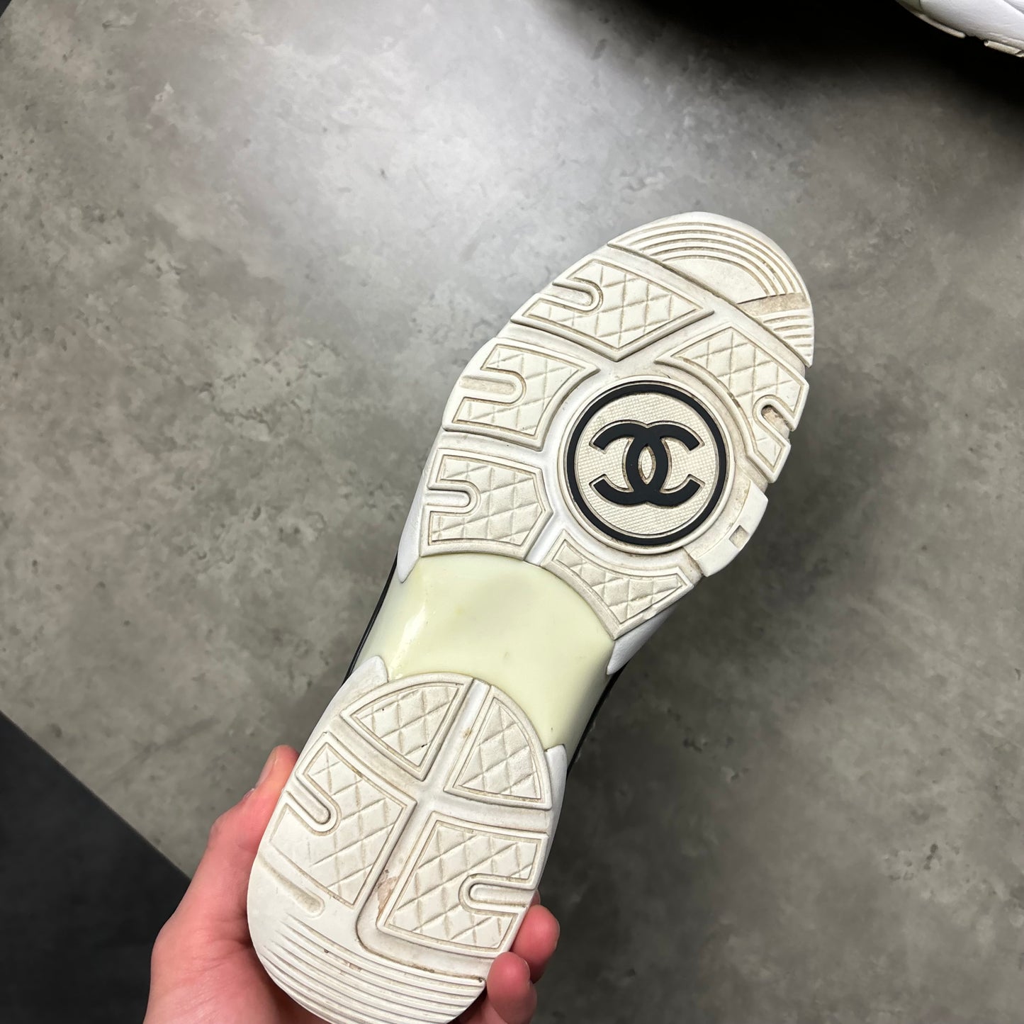 CHANEL RUNNERS "NAVY VELVET" (FITS 6/6.5)