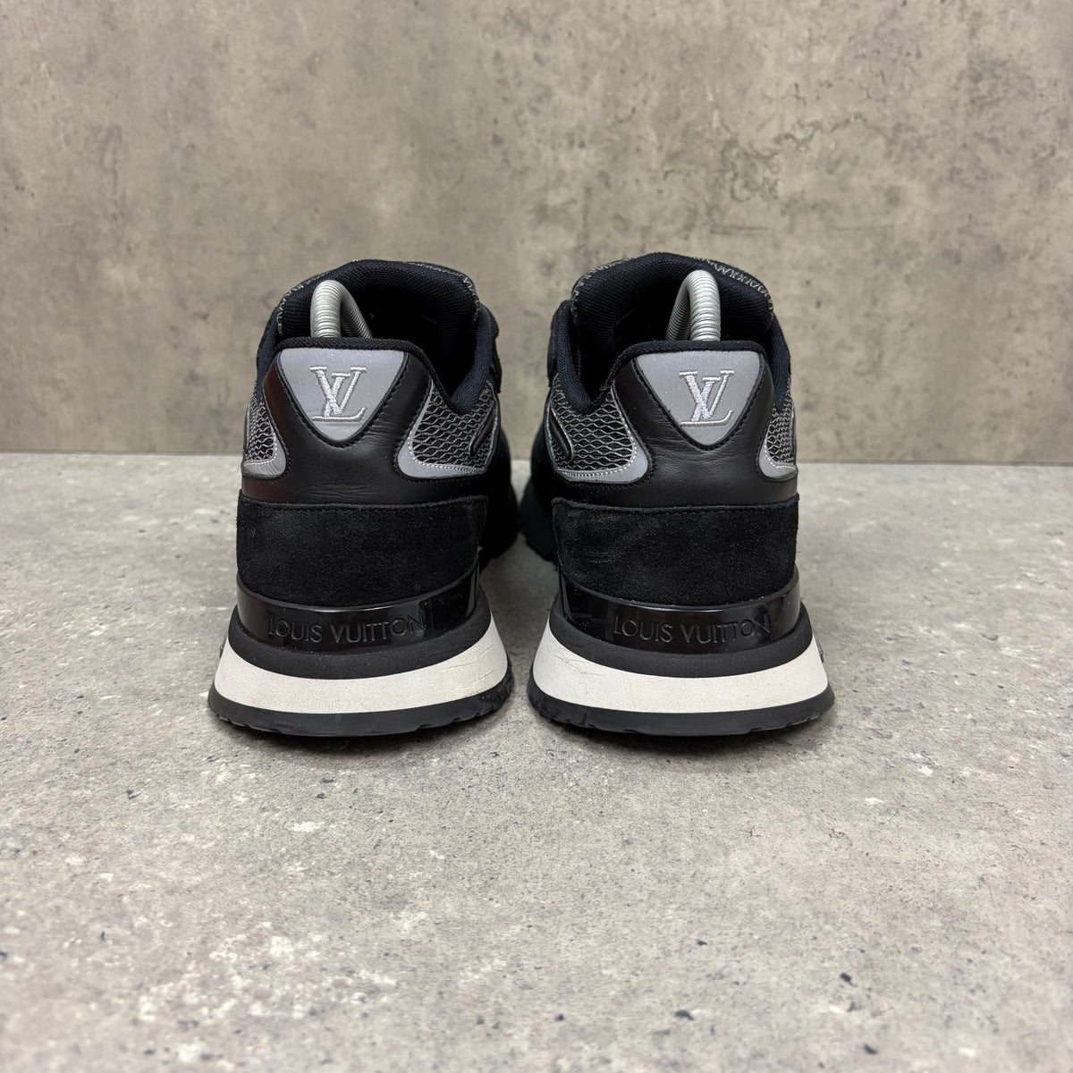 LOUIS VUITTON RUNAWAY BLACK - (EU40 / UK6)