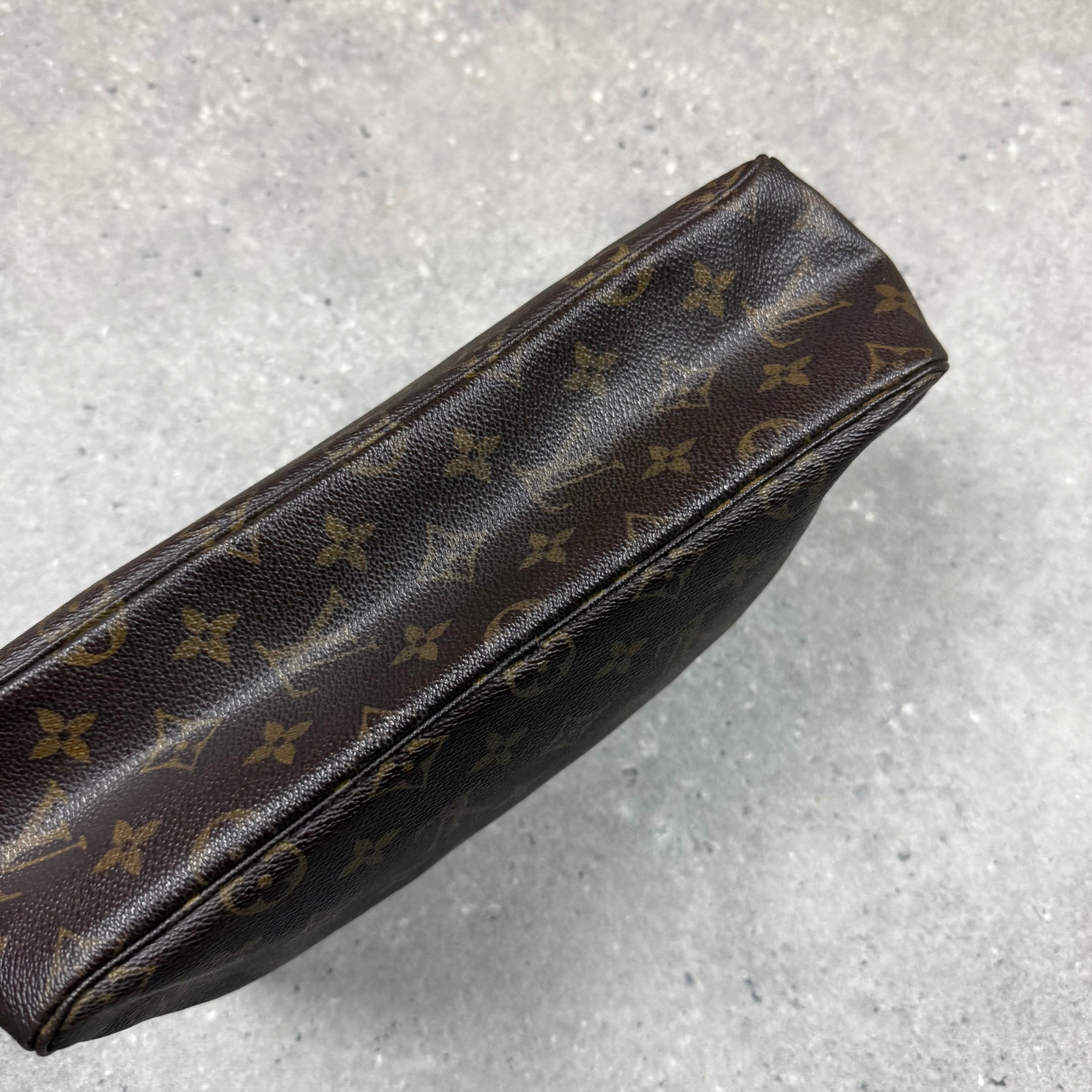 LOUIS VUITTON WASH BAG