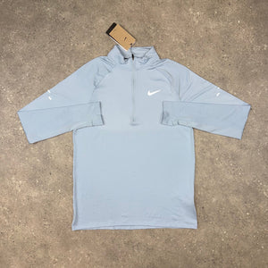 NIKE STRIDE 1/4 ZIP TOP - LIGHT BLUE