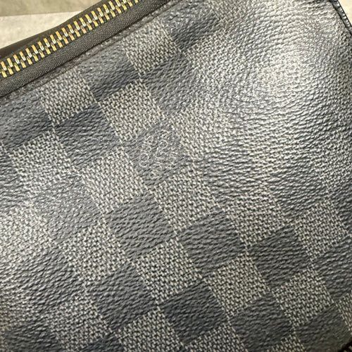 LOUIS VUITTON AVENUE SLING BAG