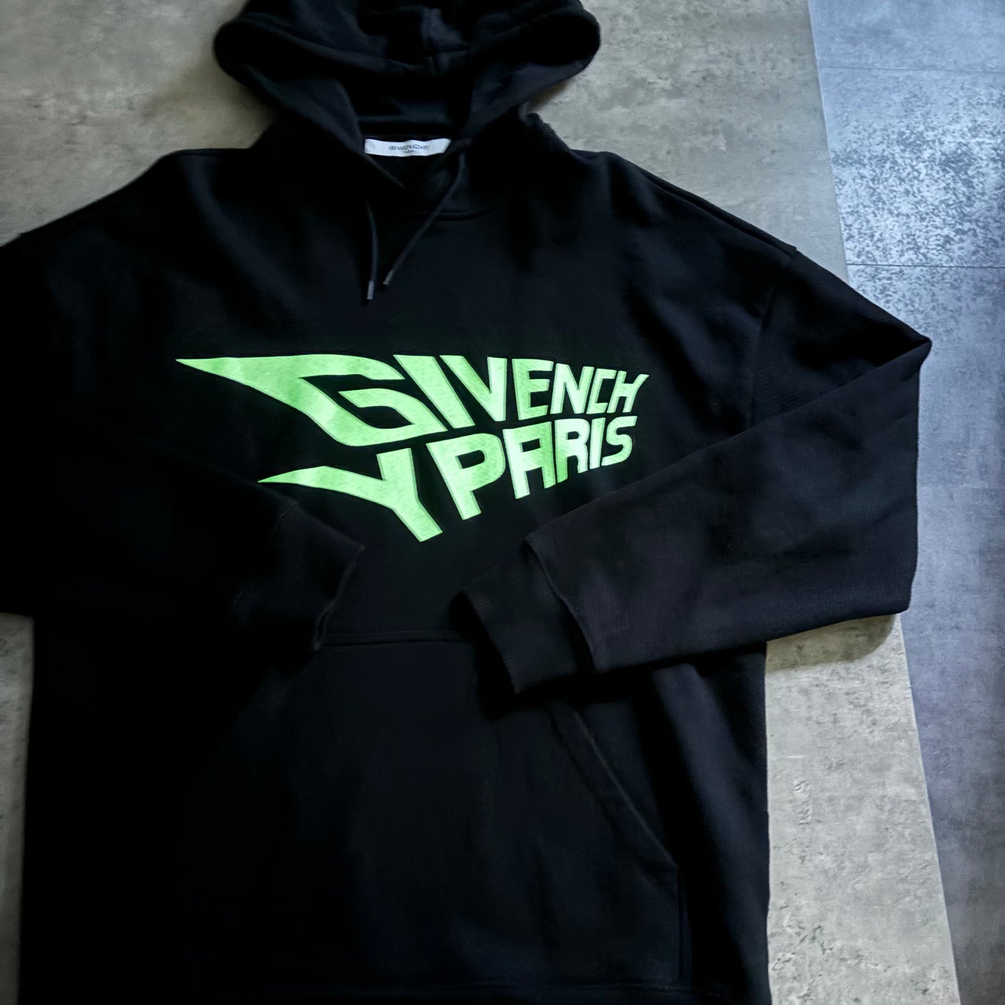 GIVENCHY PARIS HOODIE (FITS S/M)