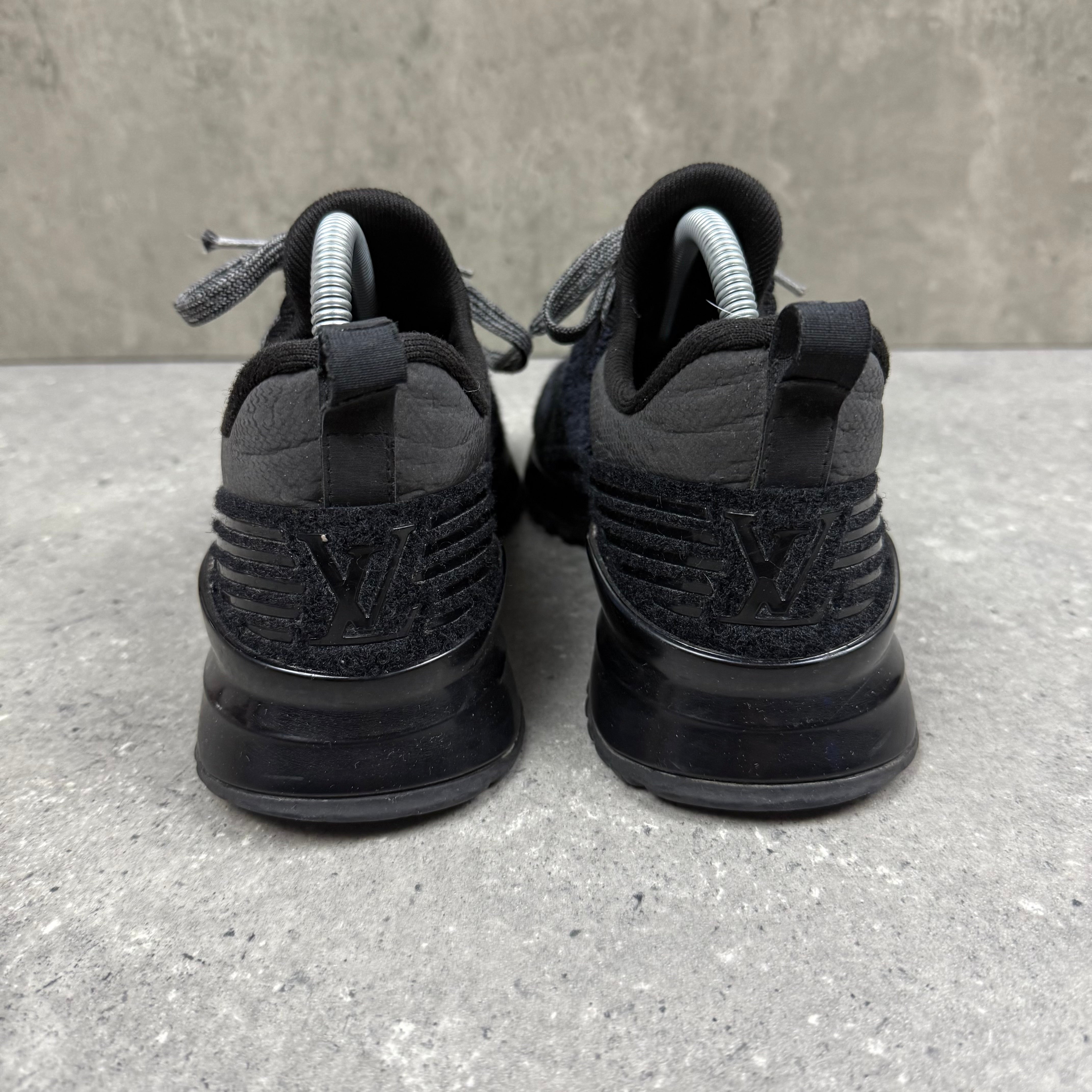 LOUIS VUITTON VNR BLACK/GREY - EU40.5 (FITS UK 7.5)