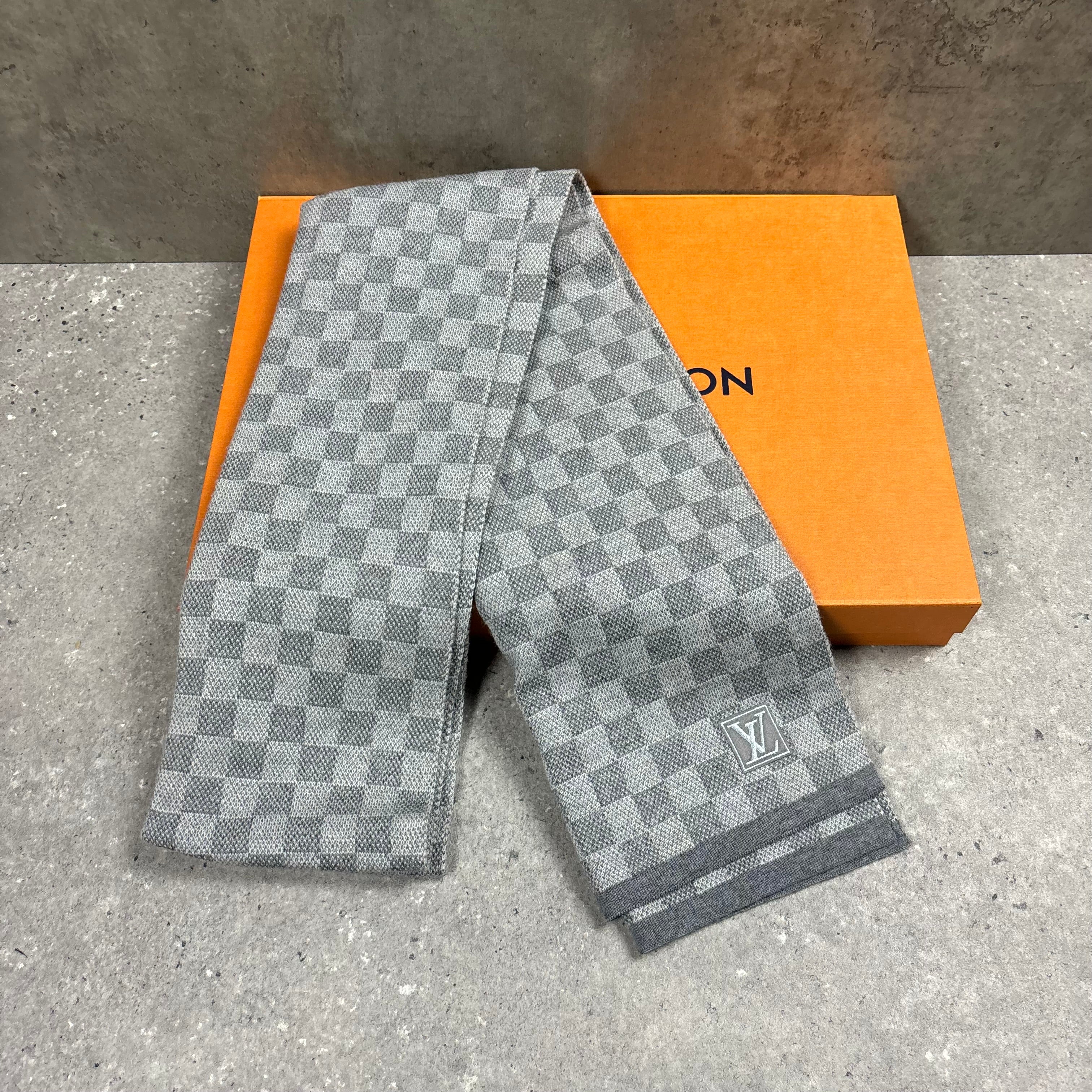 LOUIS VUITTON SCARF - GREY