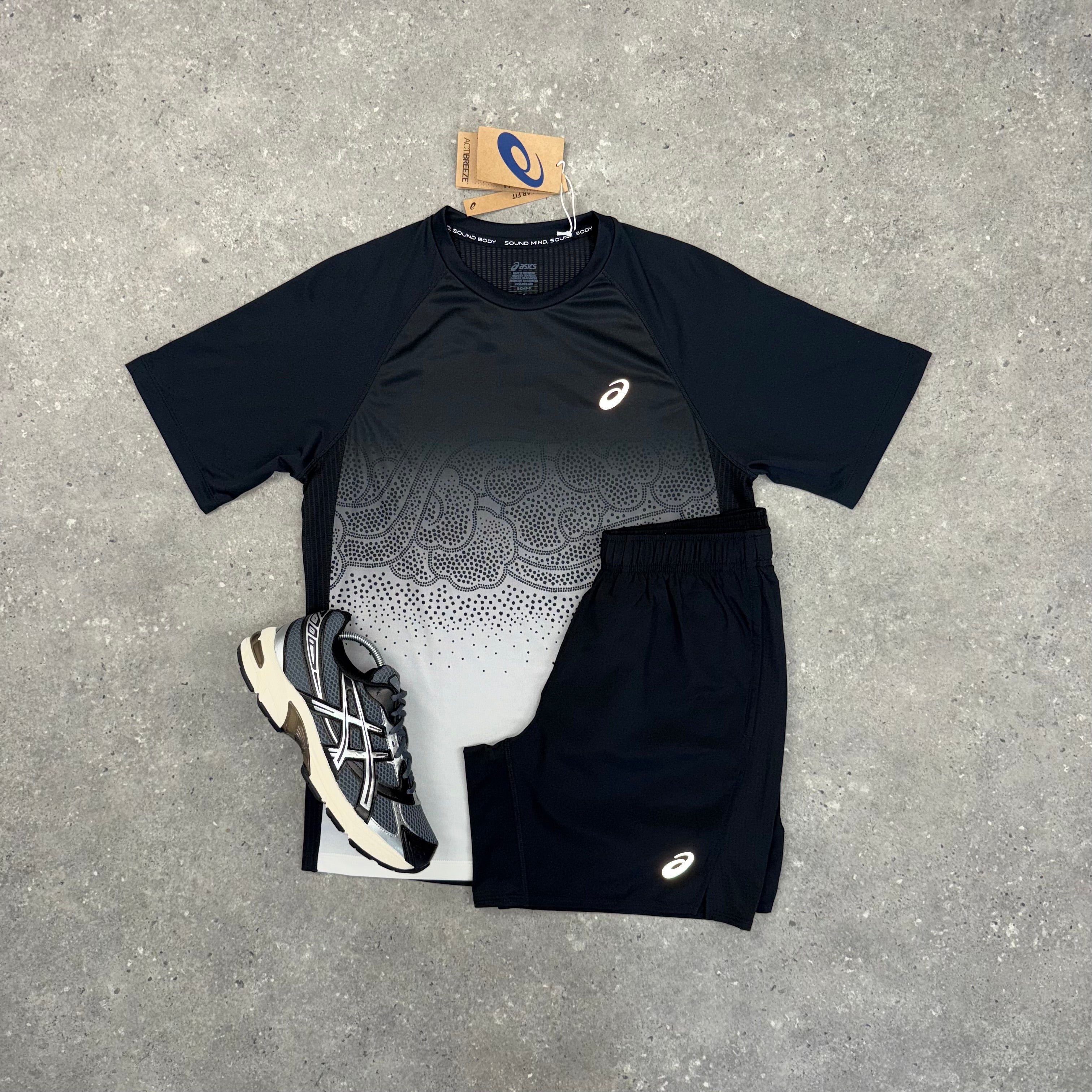 ASICS ROAD FADE T-SHIRT & SHORT SET - BLACK / CREAM