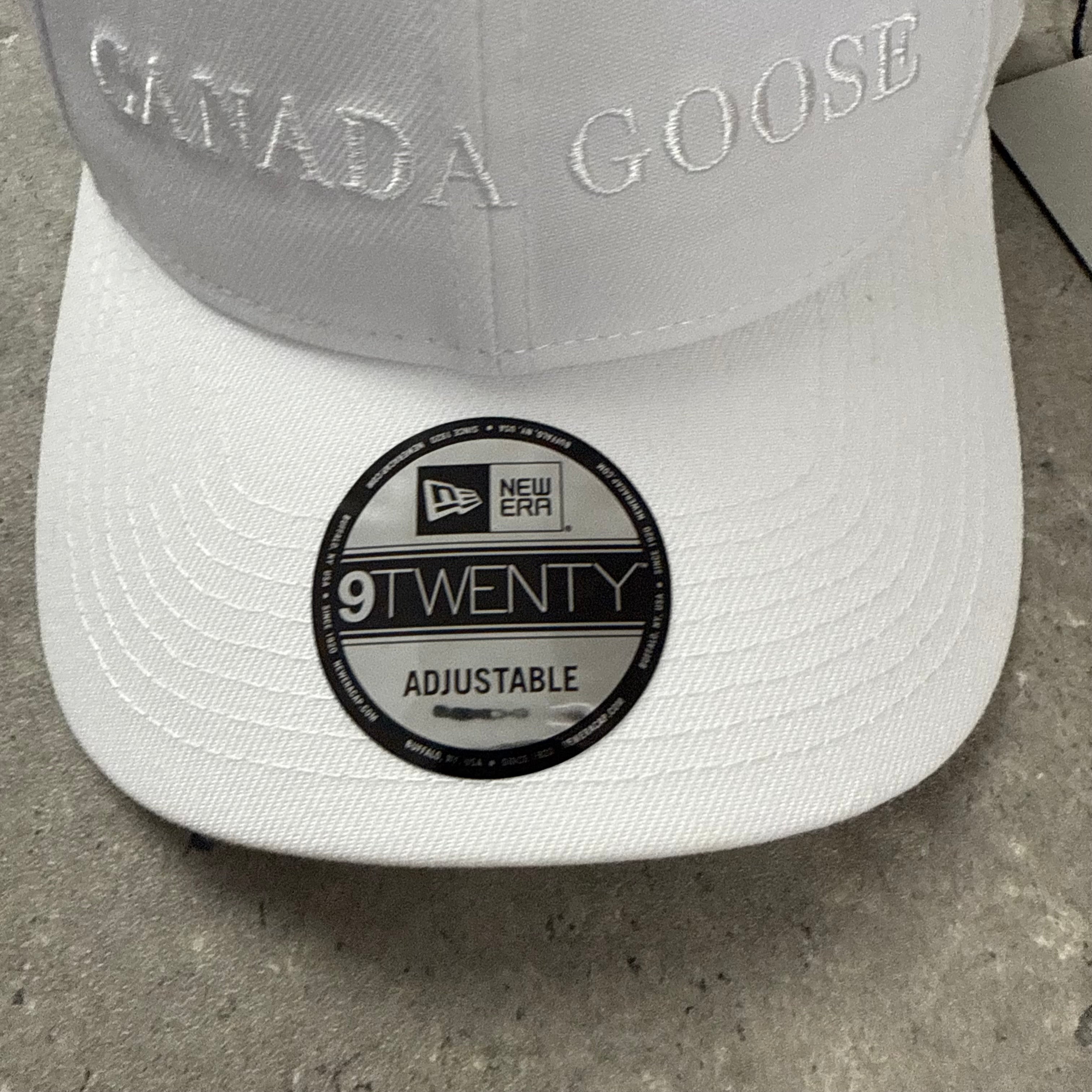 CANADA GOOSE WHITE CAP