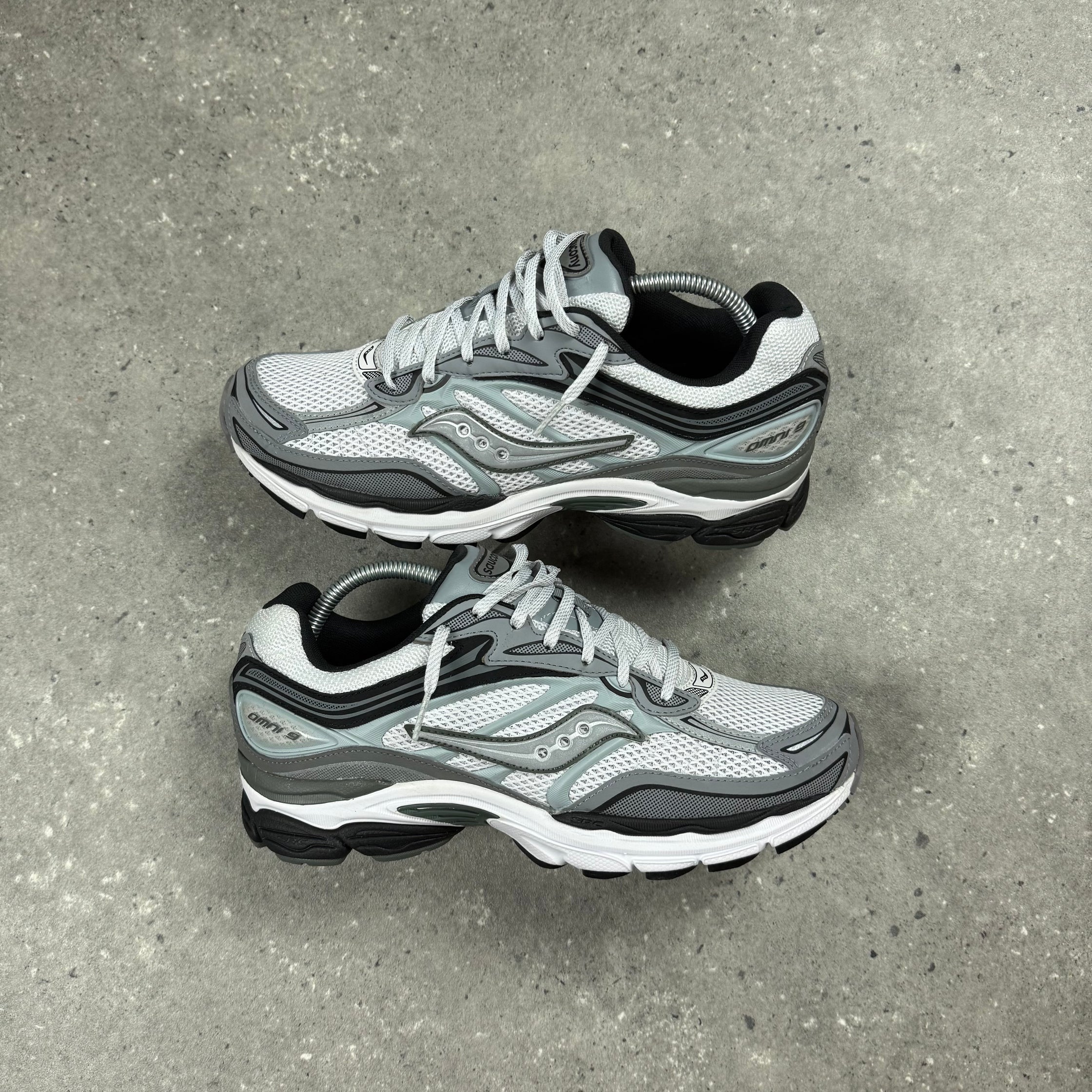 SAUCONY OMNI PRO GRID 9 - GREY MICRO CHIP