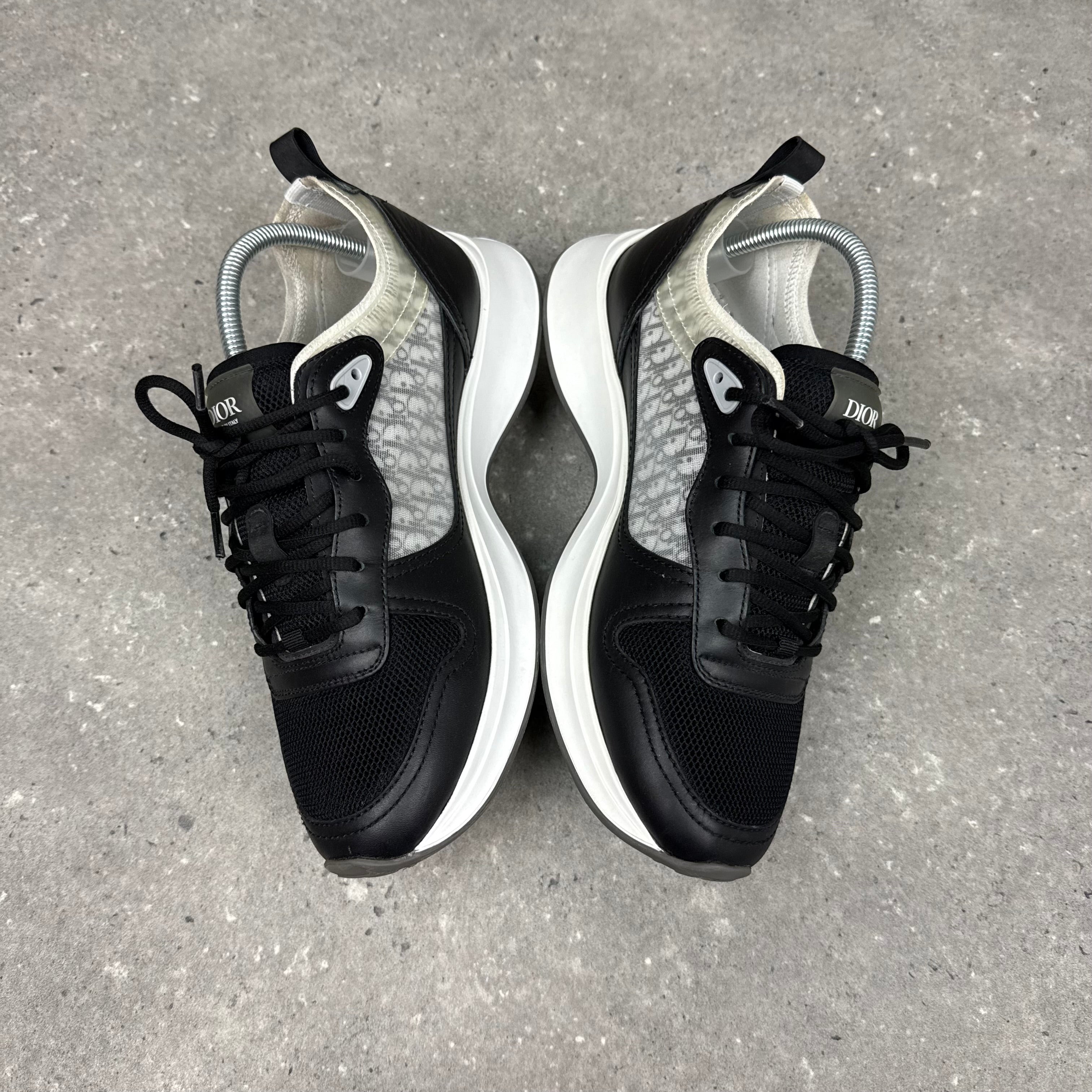 DIOR B25 BLACK/WHITE - (EU41 / UK7)
