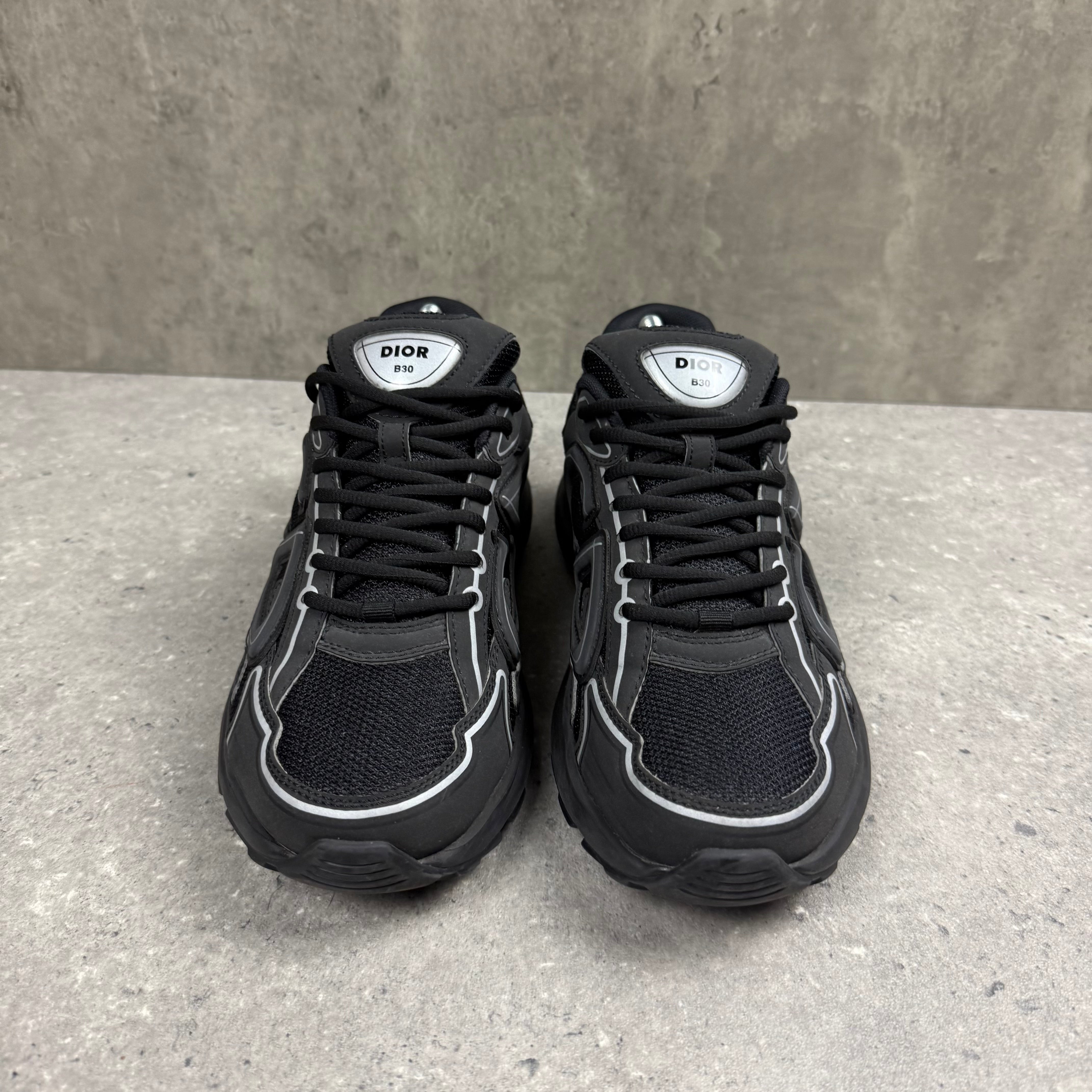 DIOR B30 BLACK (EU 41 / UK 7)