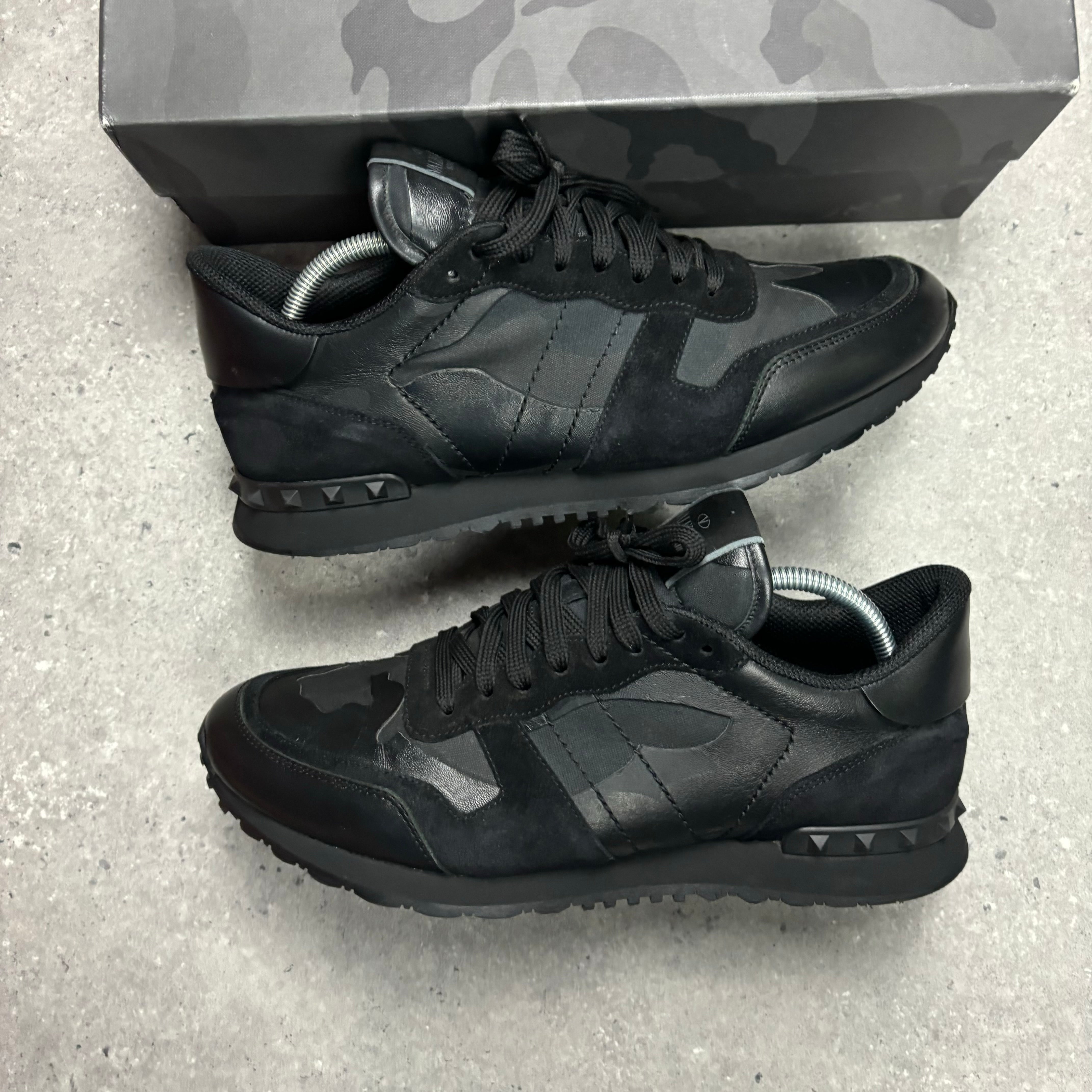 VALENTINO ROCKRUNNER - EU 44 / UK10