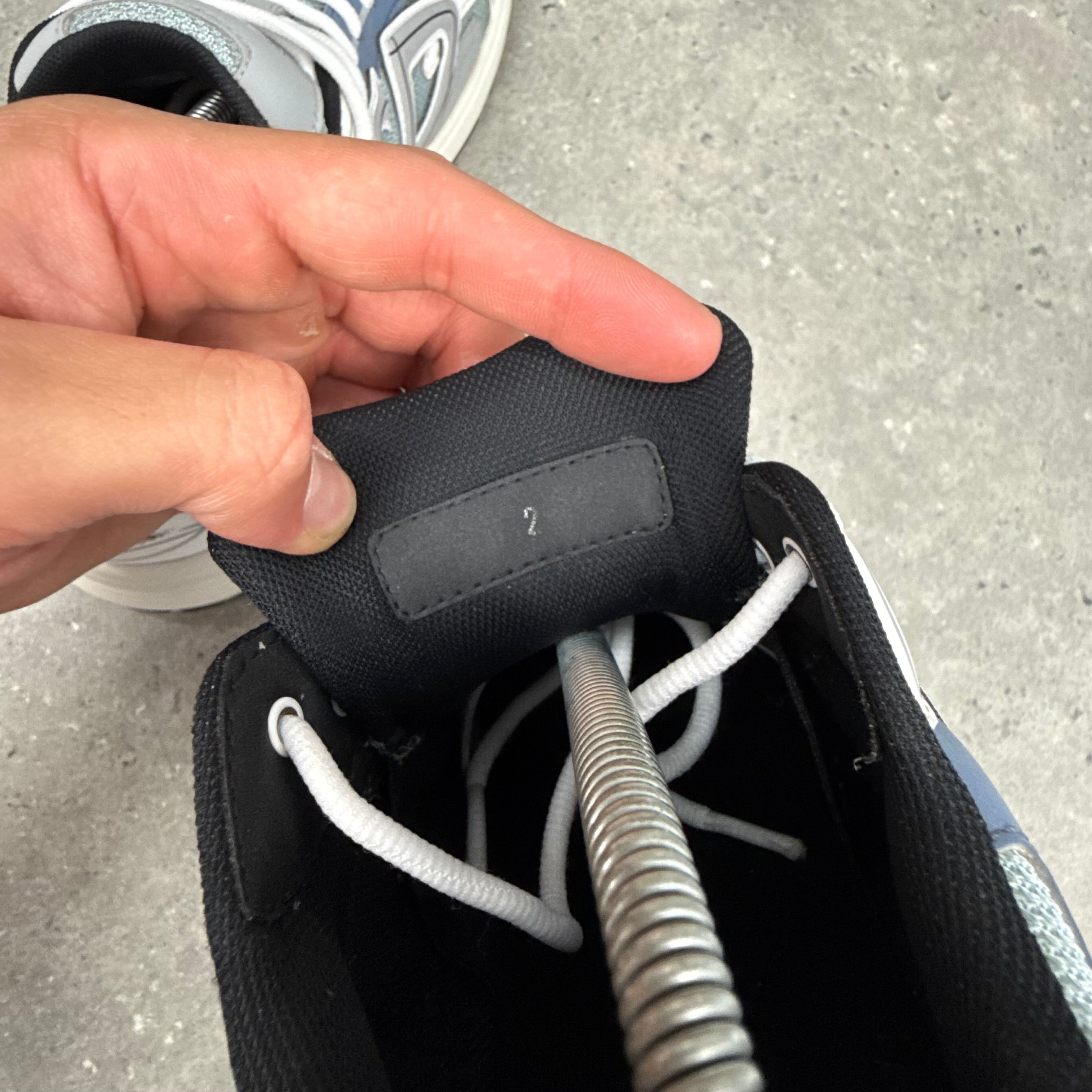 DIOR B30 LIGHT BLUE - (EU42 / UK8)