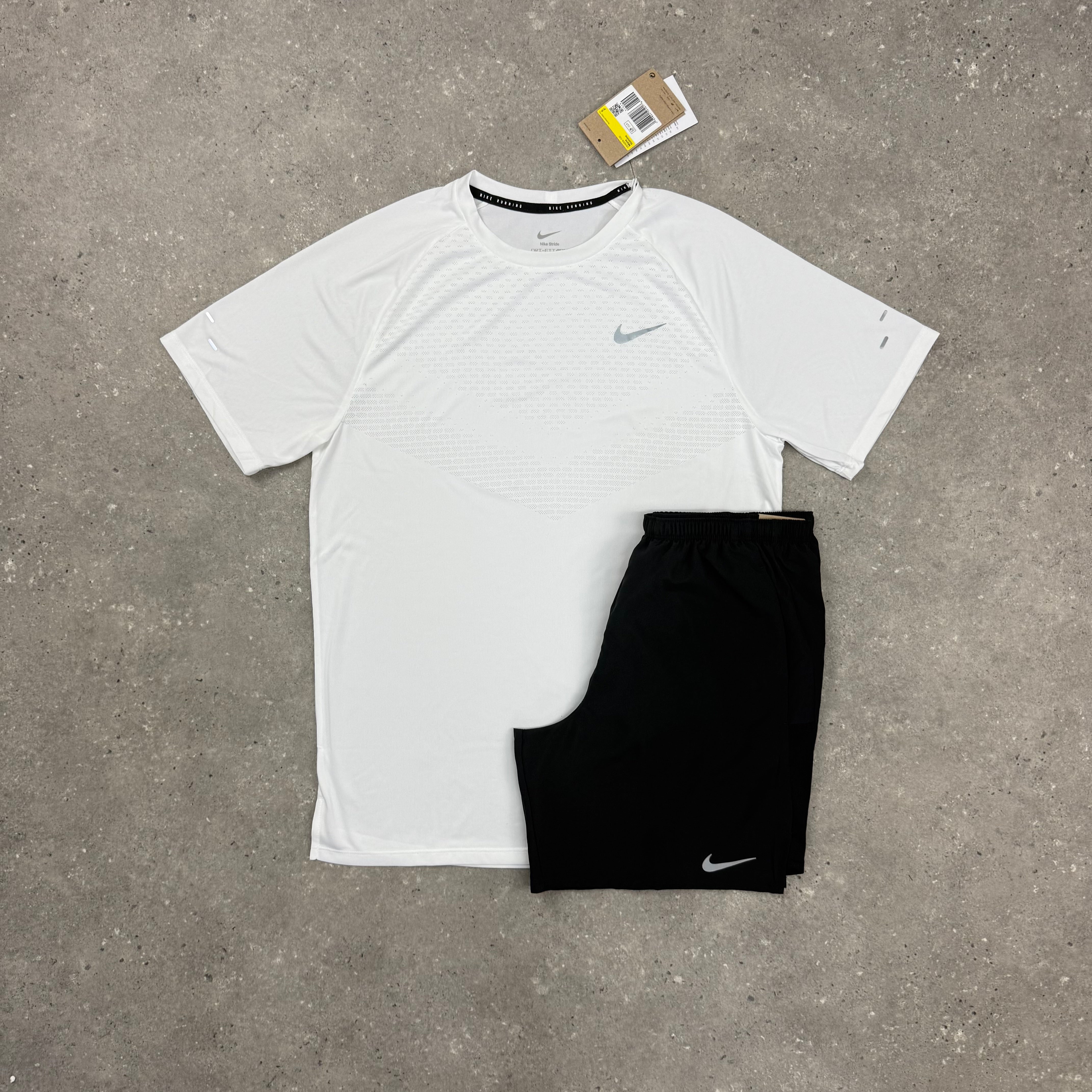 NIKE ADV STRIDE T-SHIRT AND SHORTS SET - WHITE / BLACK