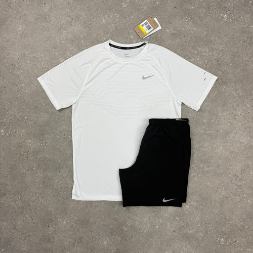 NIKE ADV STRIDE T-SHIRT AND SHORTS SET - WHITE / BLACK